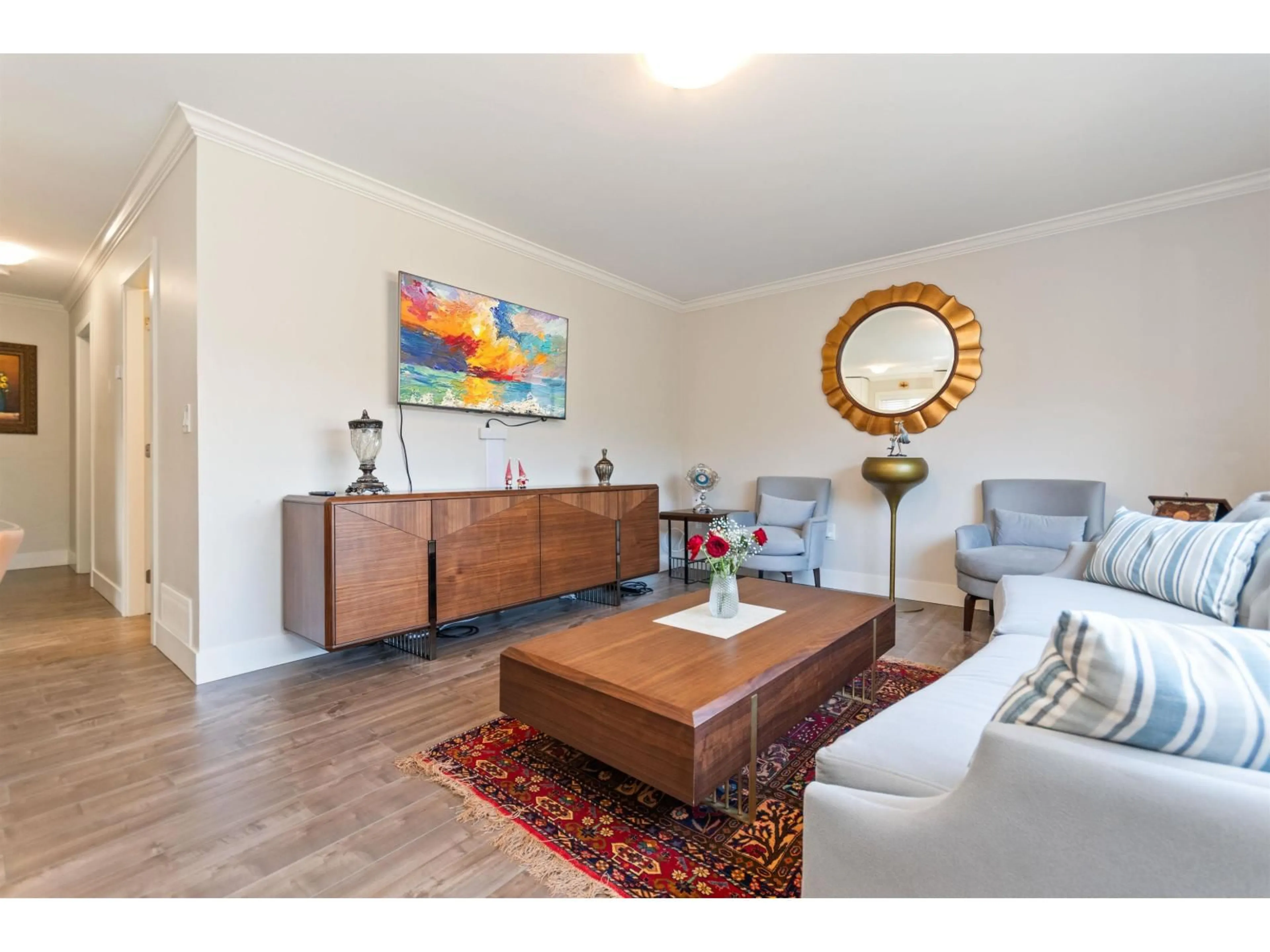 Living room with furniture, wood/laminate floor for 3 - 5648 VEDDER ROAD, Chilliwack British Columbia V2R3M8
