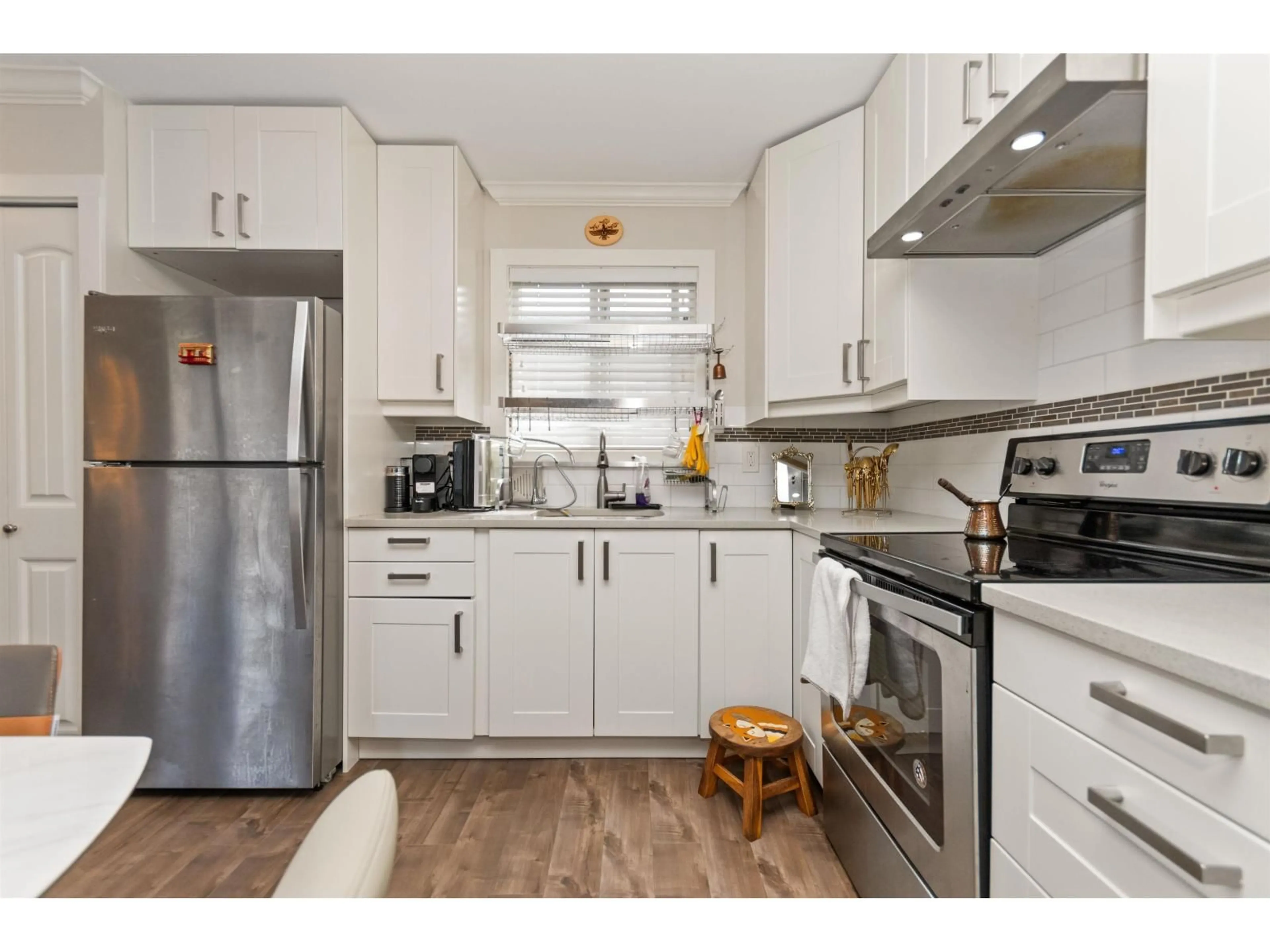 Standard kitchen, wood/laminate floor for 3 - 5648 VEDDER ROAD, Chilliwack British Columbia V2R3M8