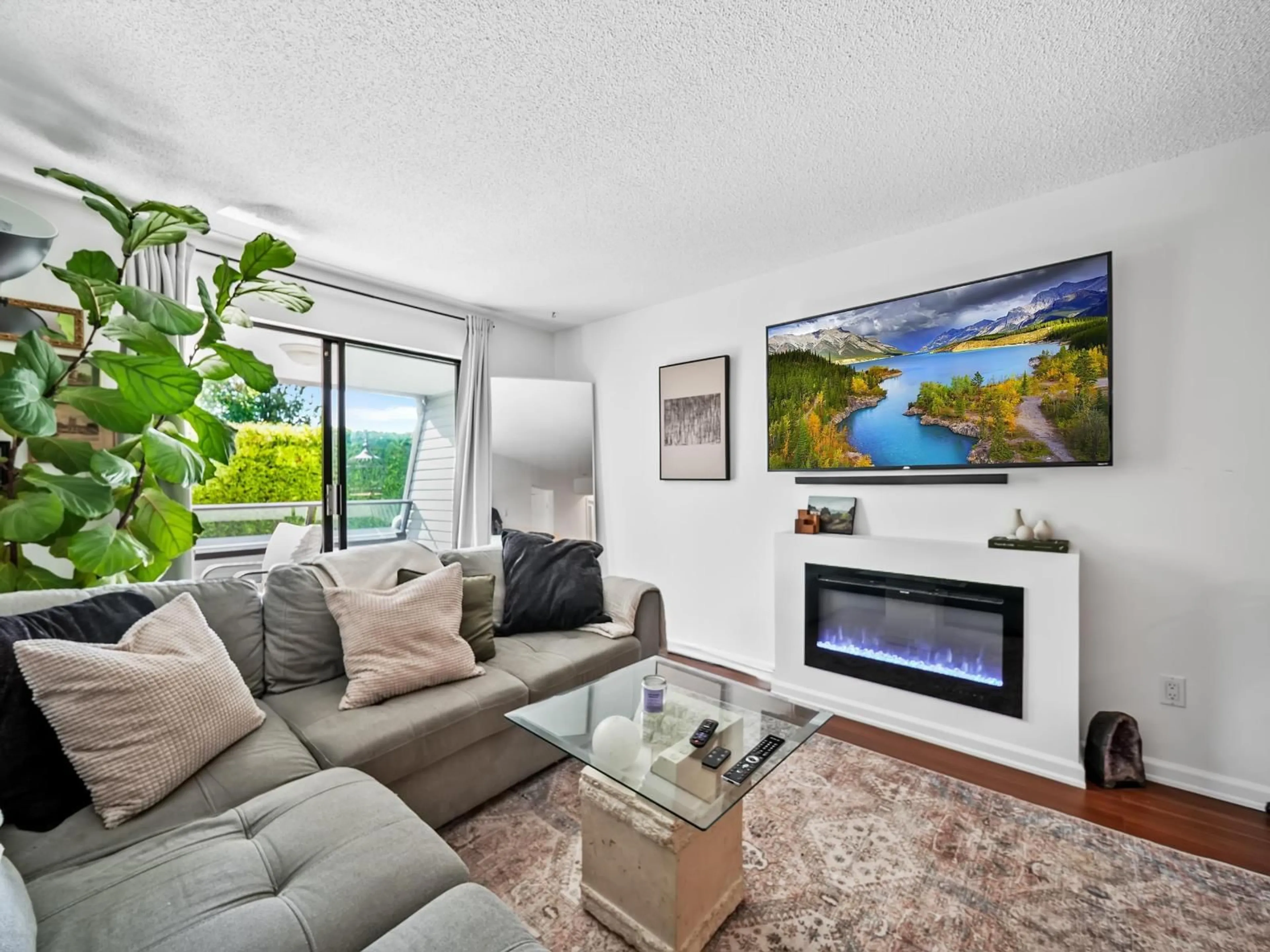 Living room with furniture, unknown for 111 - 1341 GEORGE, White Rock British Columbia V4B4A1