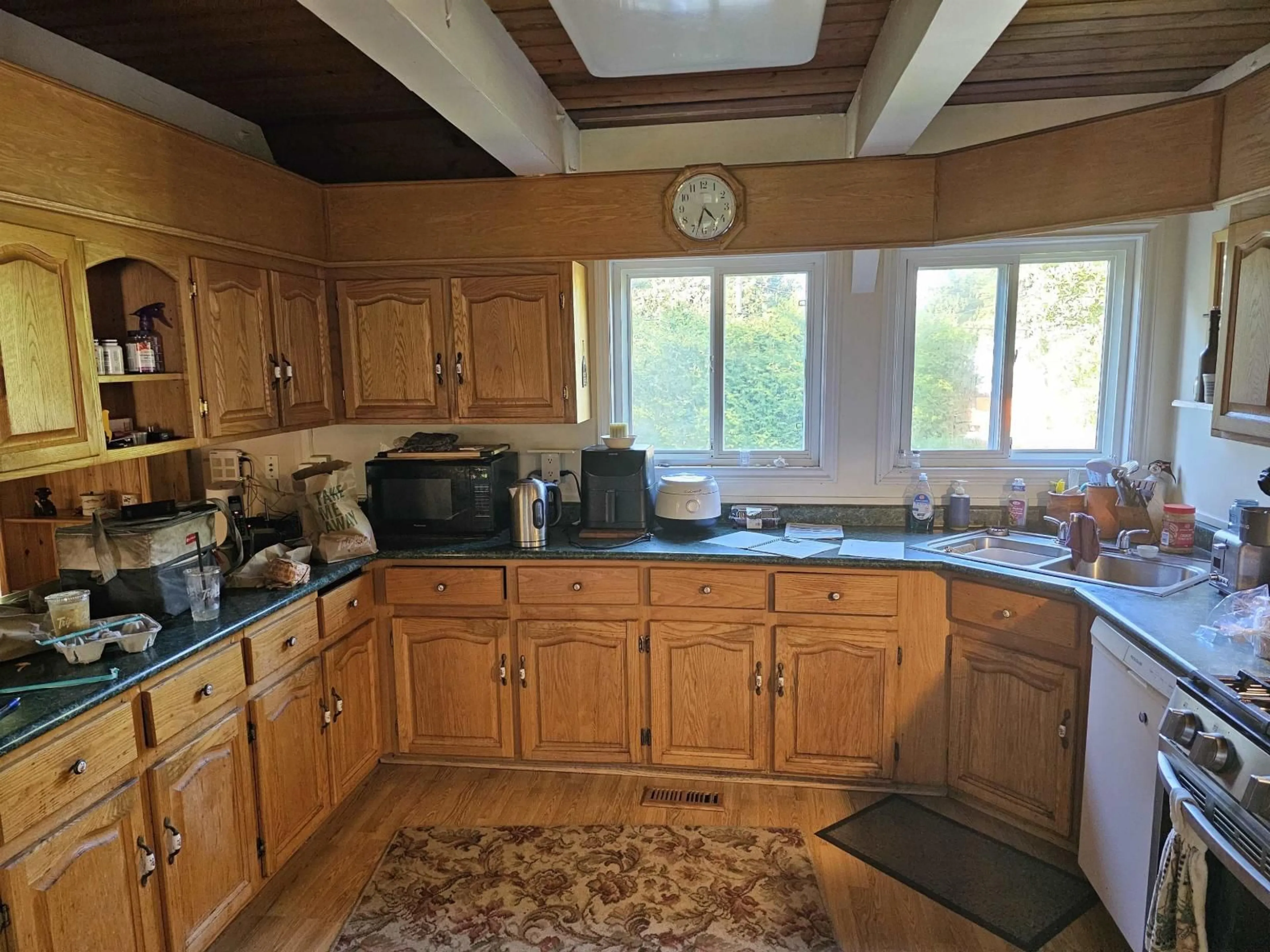 Standard kitchen, unknown for 19850 48, Langley British Columbia V3A3L1
