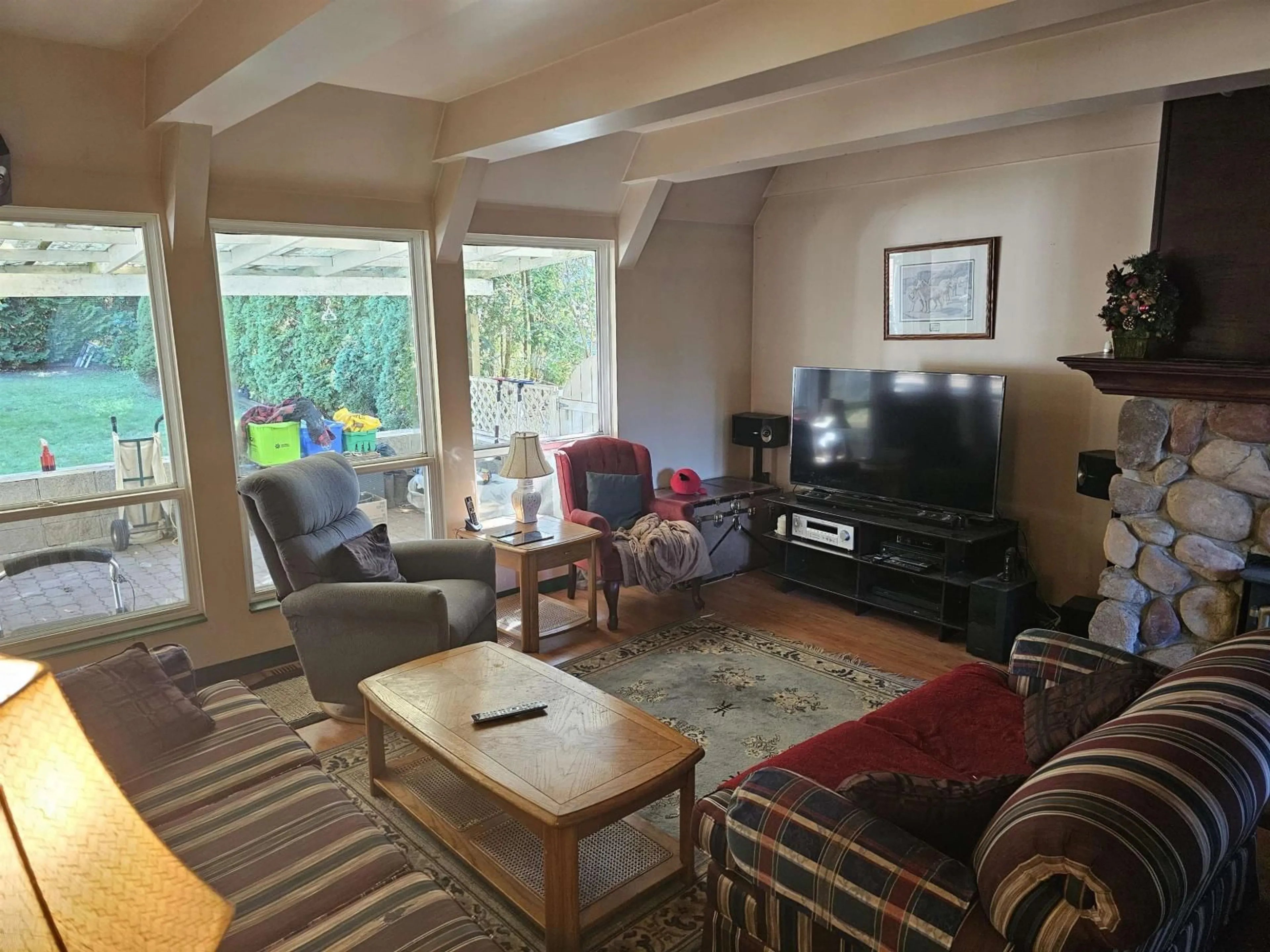 Living room with furniture, unknown for 19850 48, Langley British Columbia V3A3L1