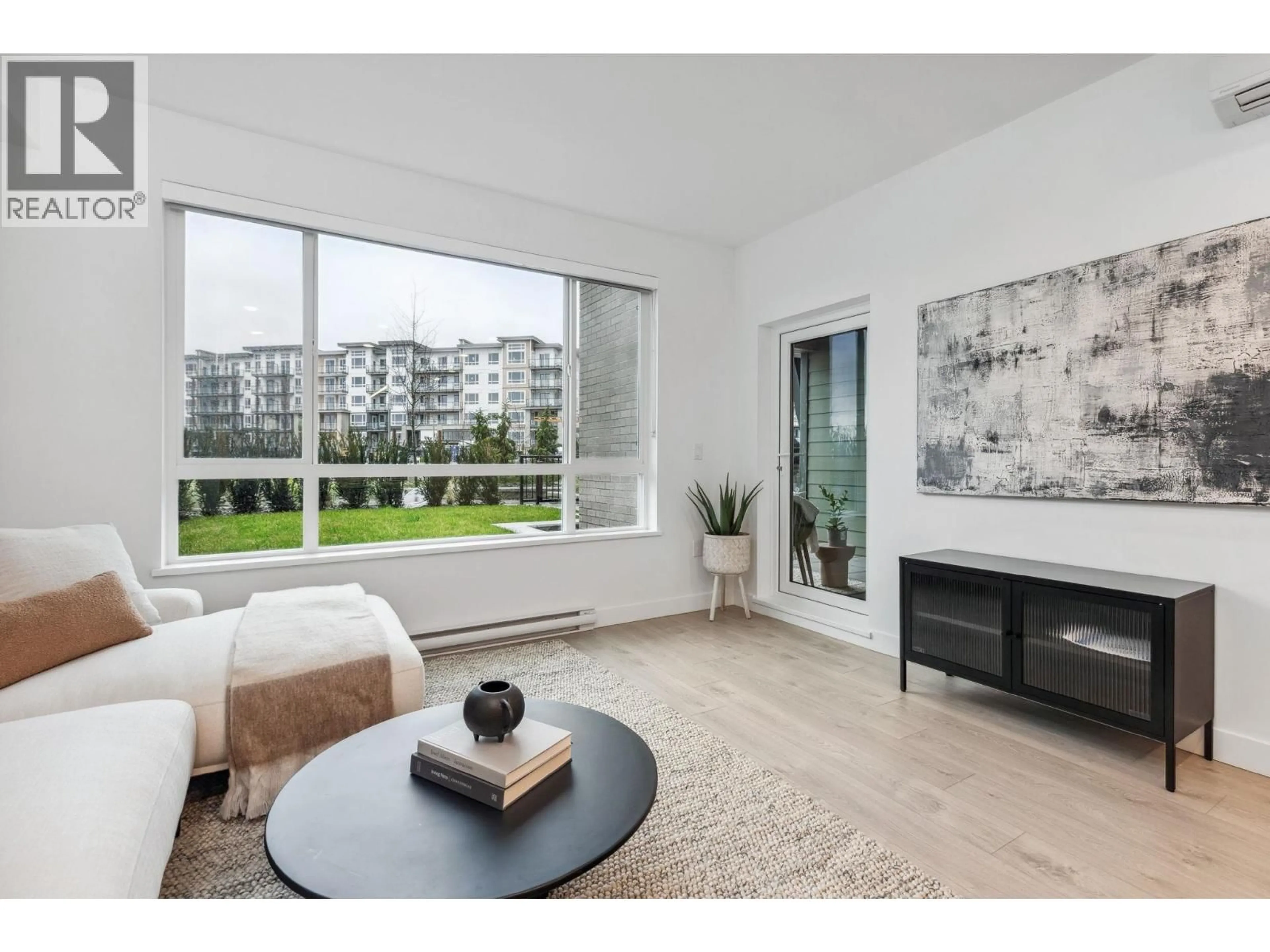 Living room with furniture, wood/laminate floor for 102 - 2431 RABBIT DRIVE, Tsawwassen British Columbia V4M0G5