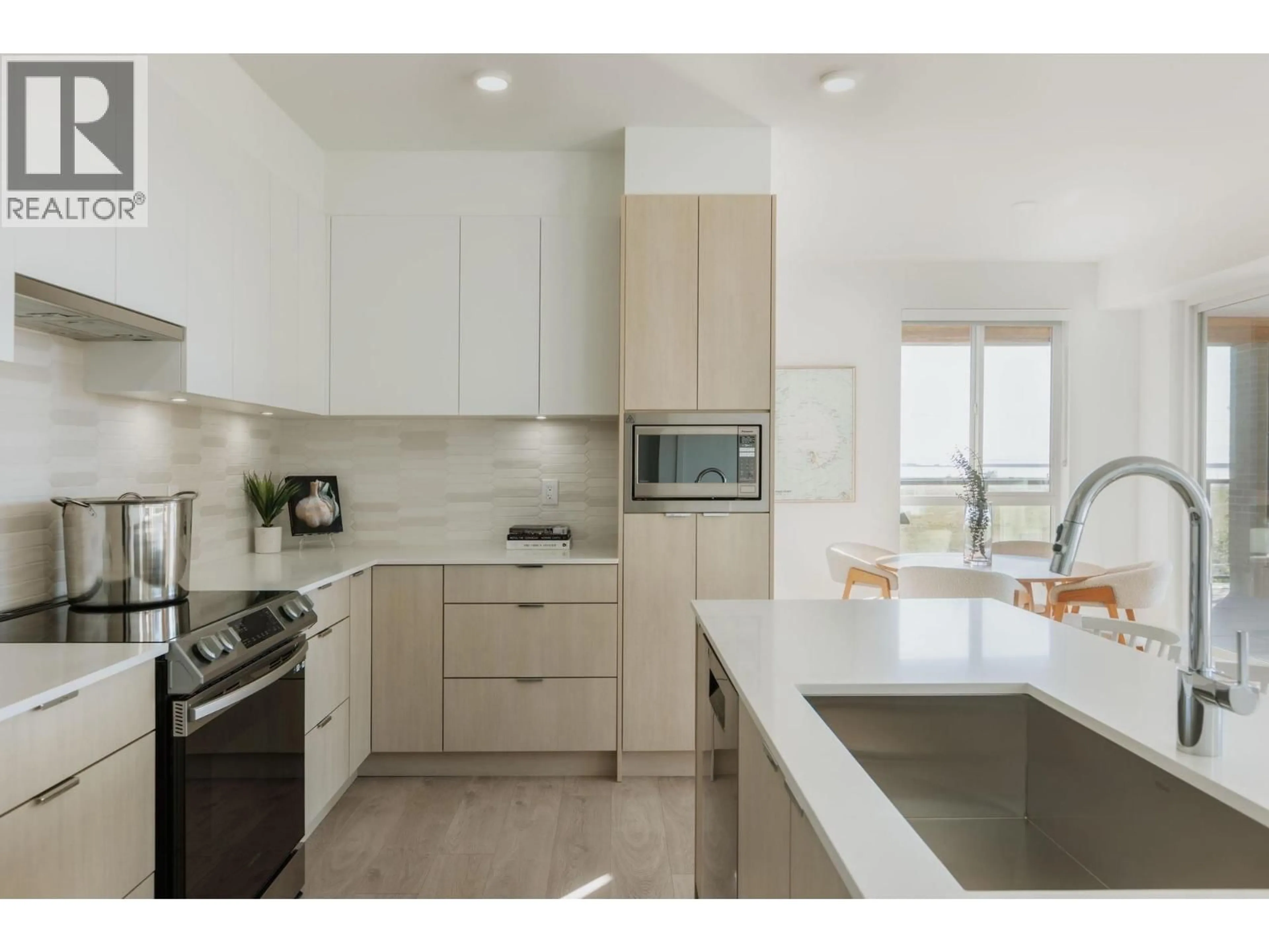 Contemporary kitchen, ceramic/tile floor for 108 - 2431 RABBIT DRIVE, Tsawwassen British Columbia V4M0G5