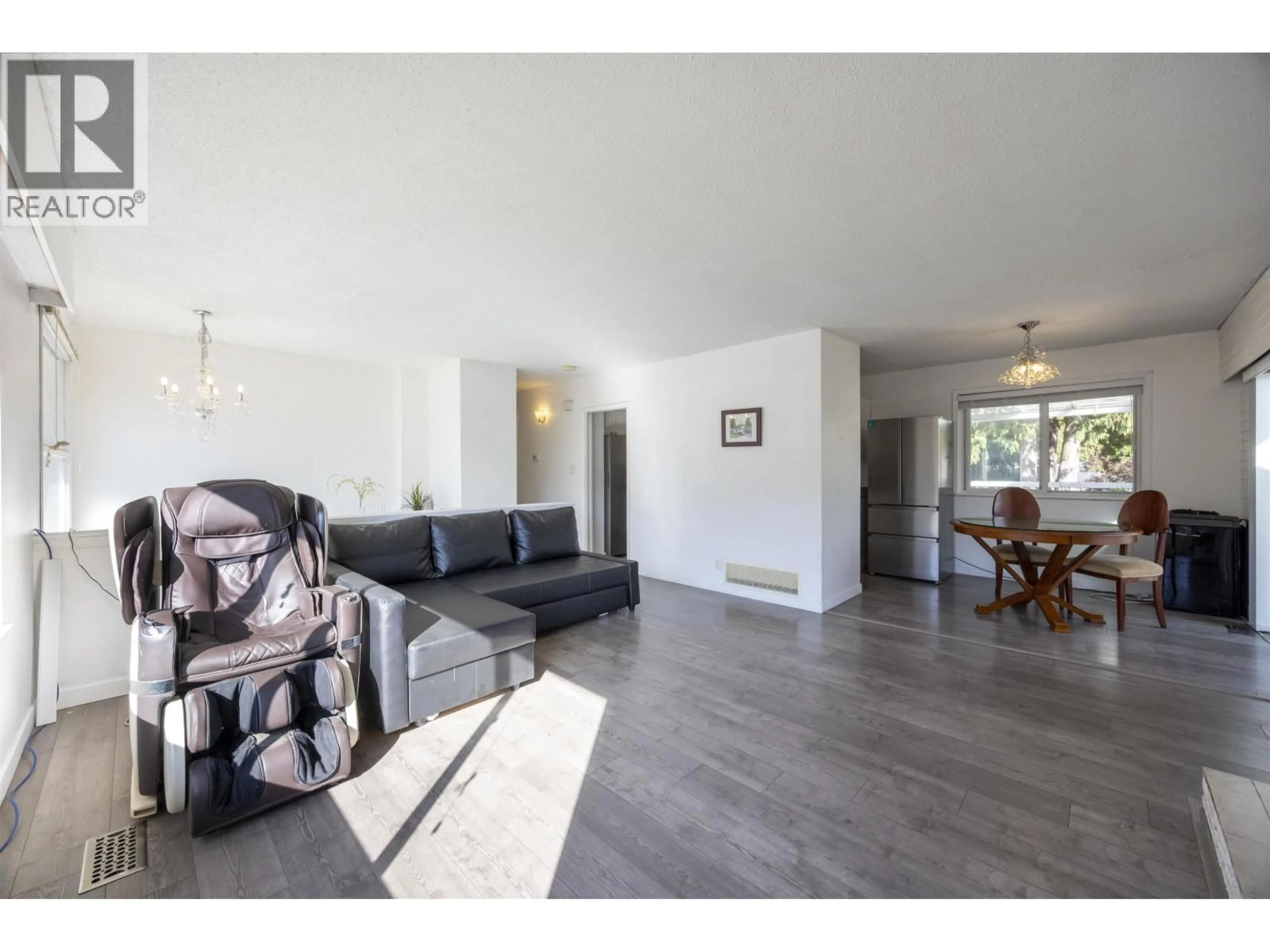 Living room with furniture, wood/laminate floor for 3648 VINCENT STREET, Port Coquitlam British Columbia V3B3T9