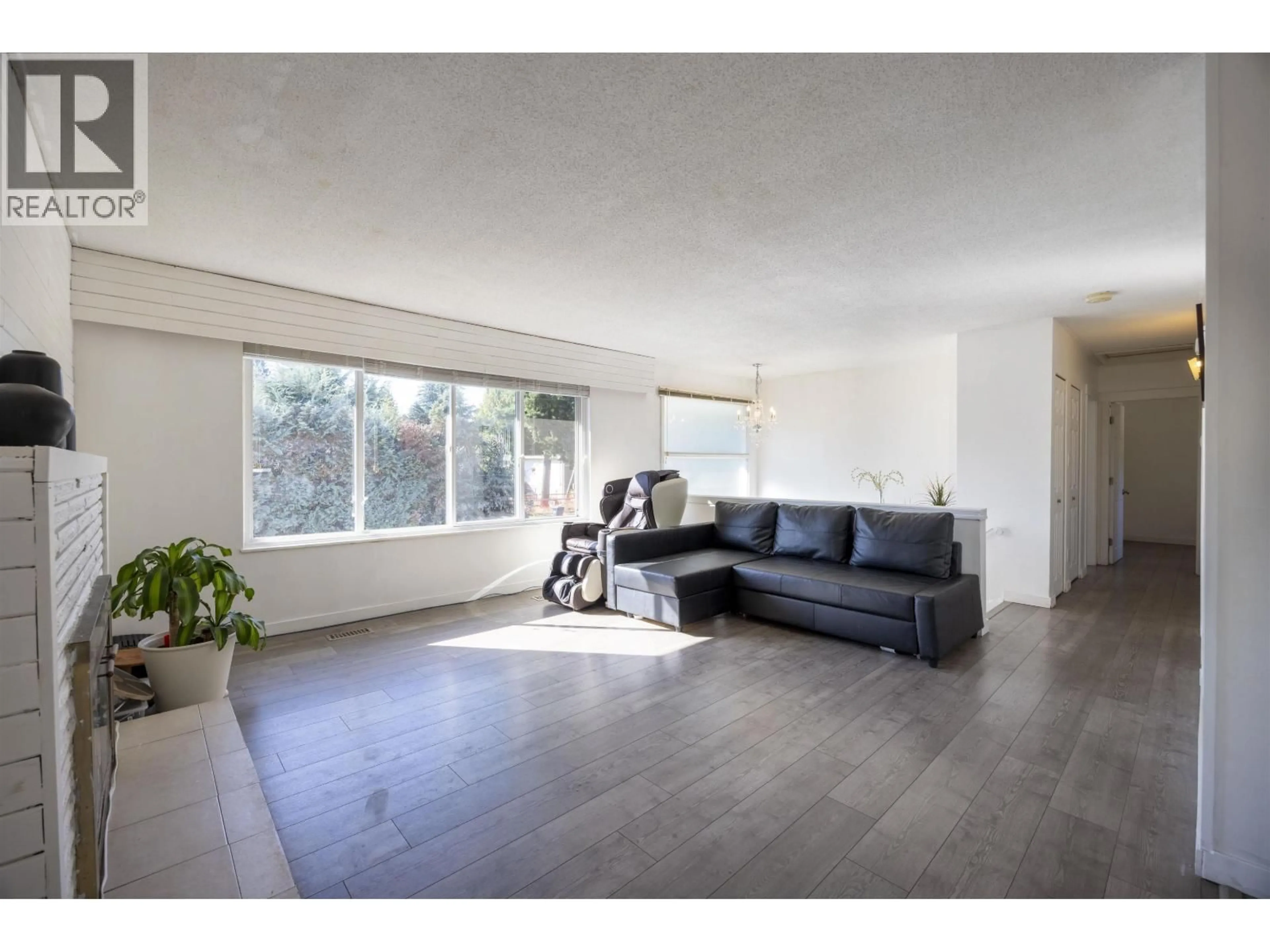 Living room with furniture, unknown for 3648 VINCENT STREET, Port Coquitlam British Columbia V3B3T9