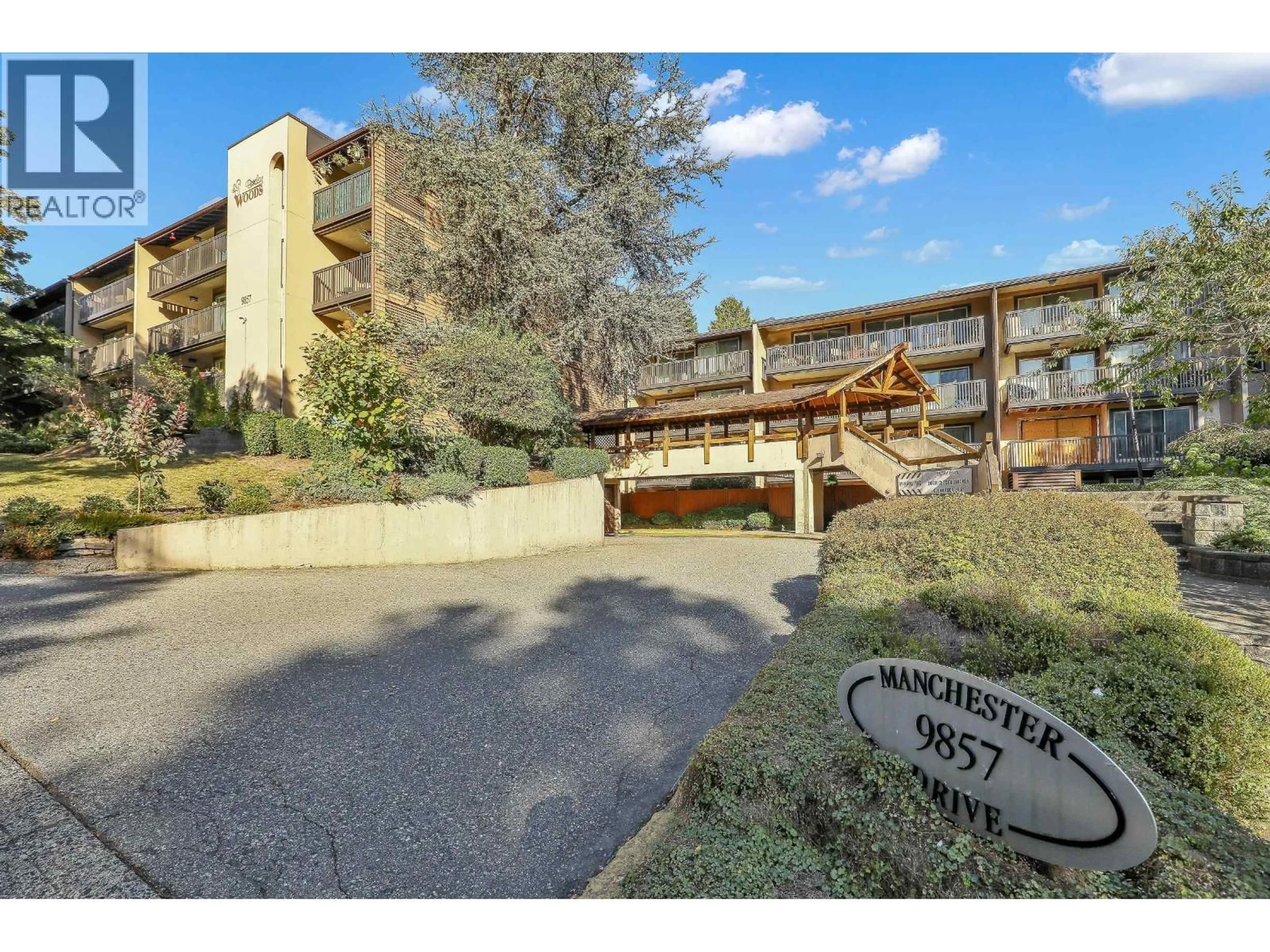 A pic from outside/outdoor area/front of a property/back of a property/a pic from drone, mountain view for 409 - 9857 MANCHESTER DRIVE, Burnaby British Columbia V3N4P5