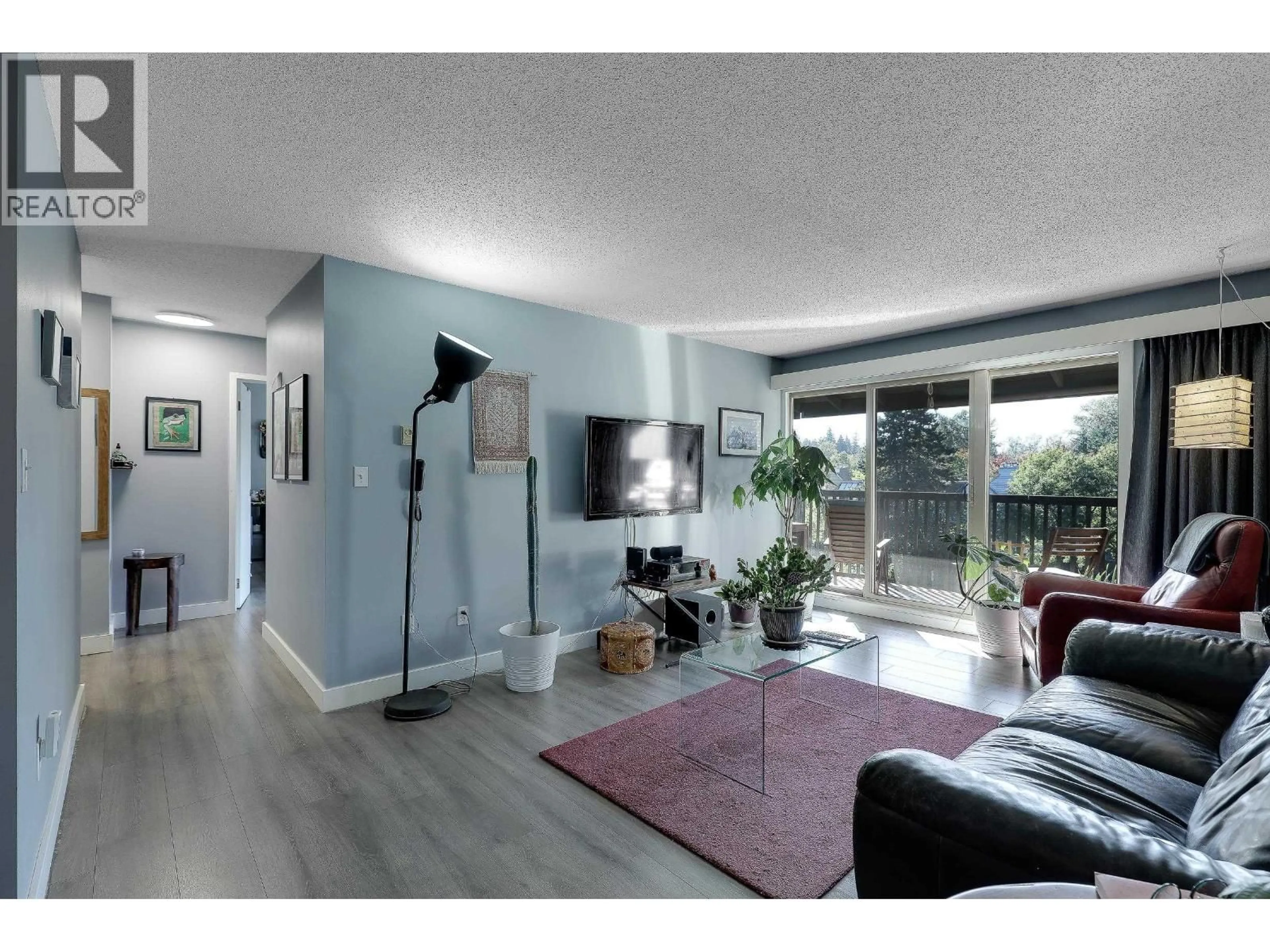 Living room with furniture, wood/laminate floor for 409 - 9857 MANCHESTER DRIVE, Burnaby British Columbia V3N4P5