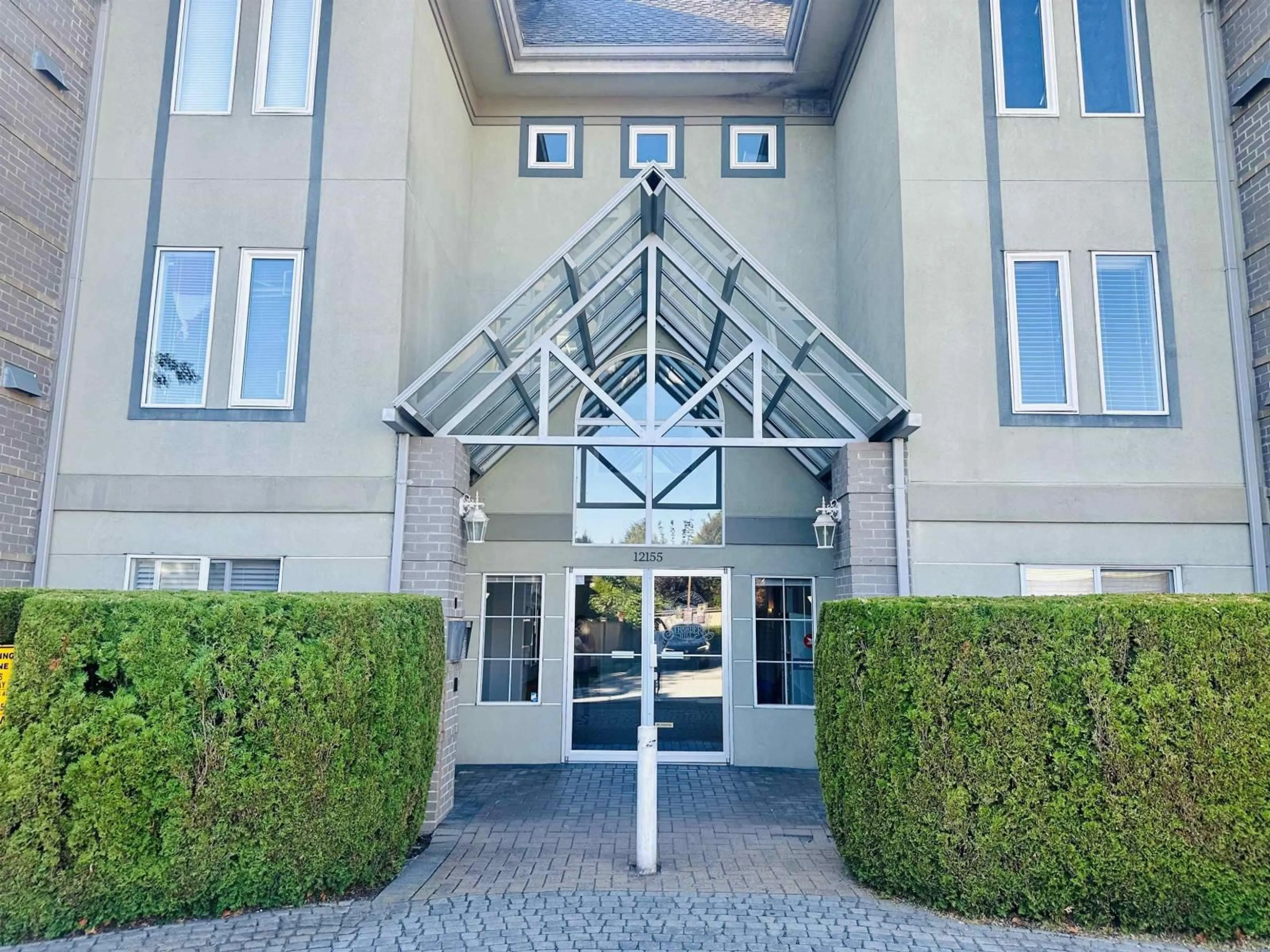 Indoor foyer for 107 - 12155 75A, Surrey British Columbia V3W1B9