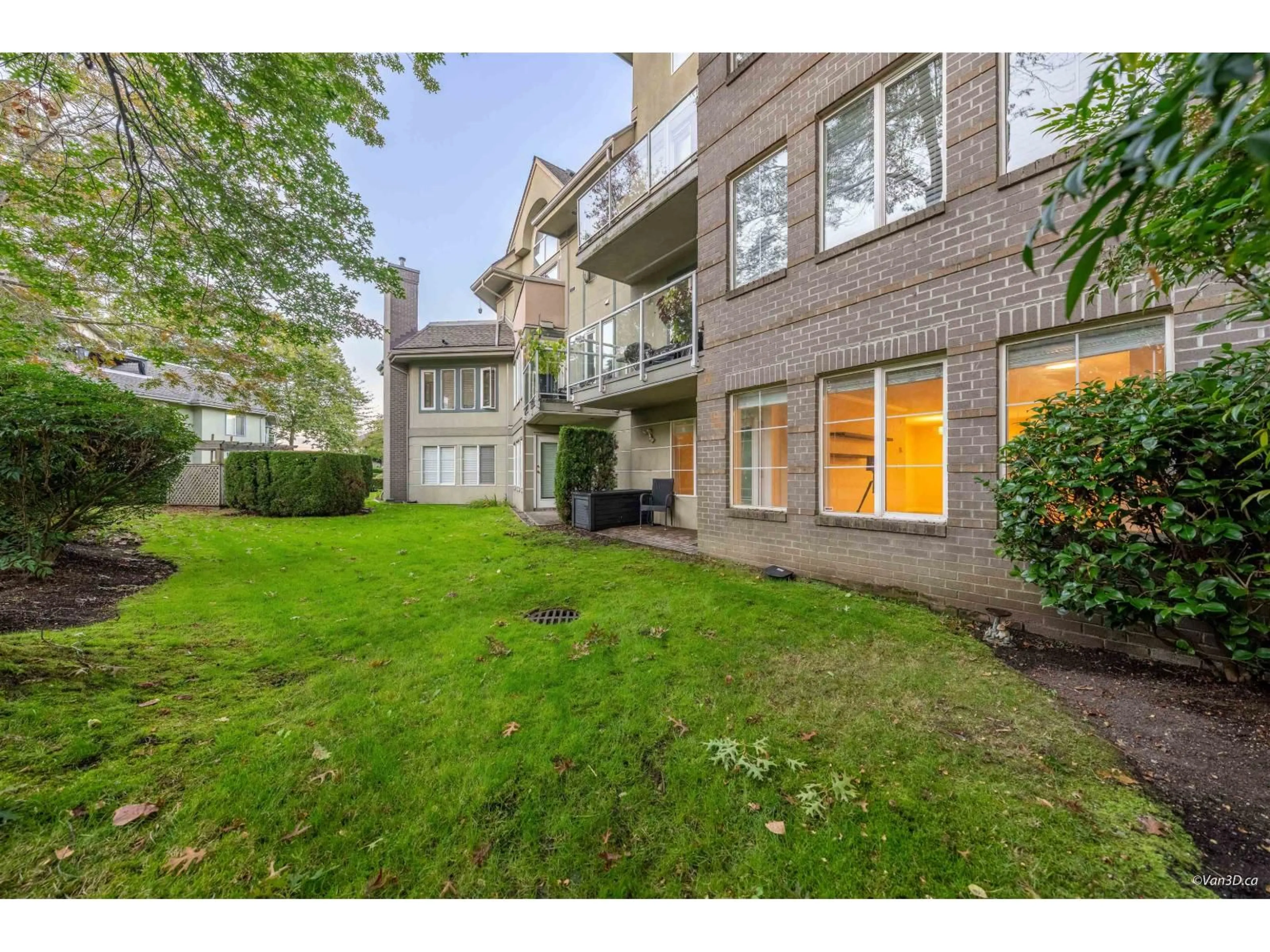 Patio, street for 107 - 12155 75A, Surrey British Columbia V3W1B9