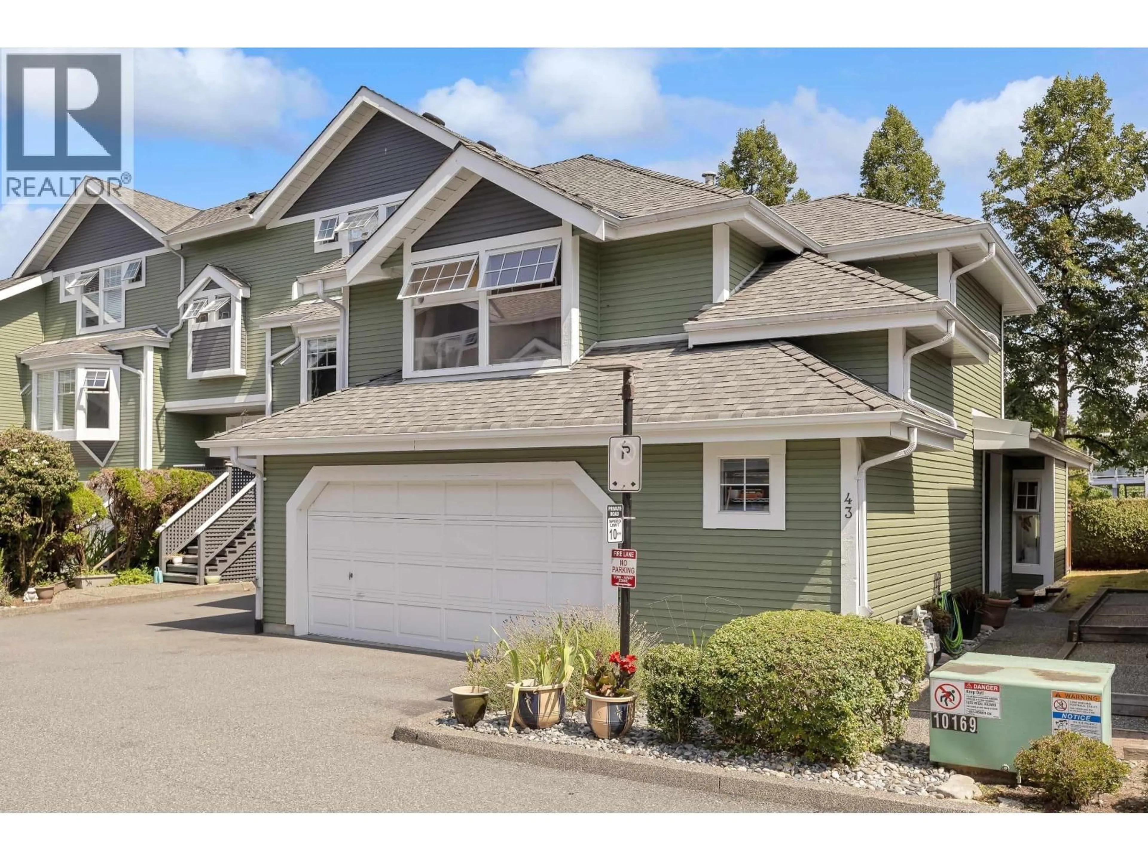 Home with vinyl exterior material, street for 43 - 1140 FALCON DRIVE, Coquitlam British Columbia V3E2K1