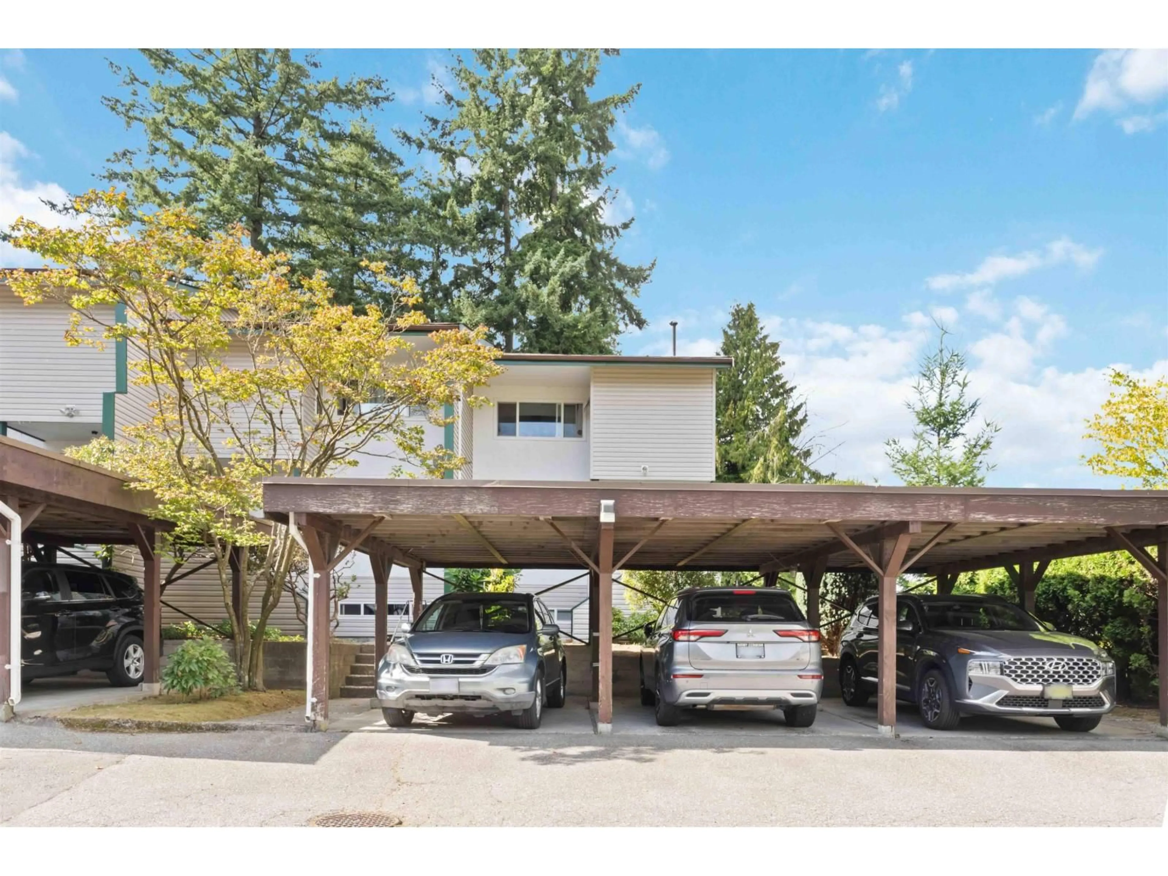 Indoor garage for 26 - 9389 121, Surrey British Columbia V3V6B9