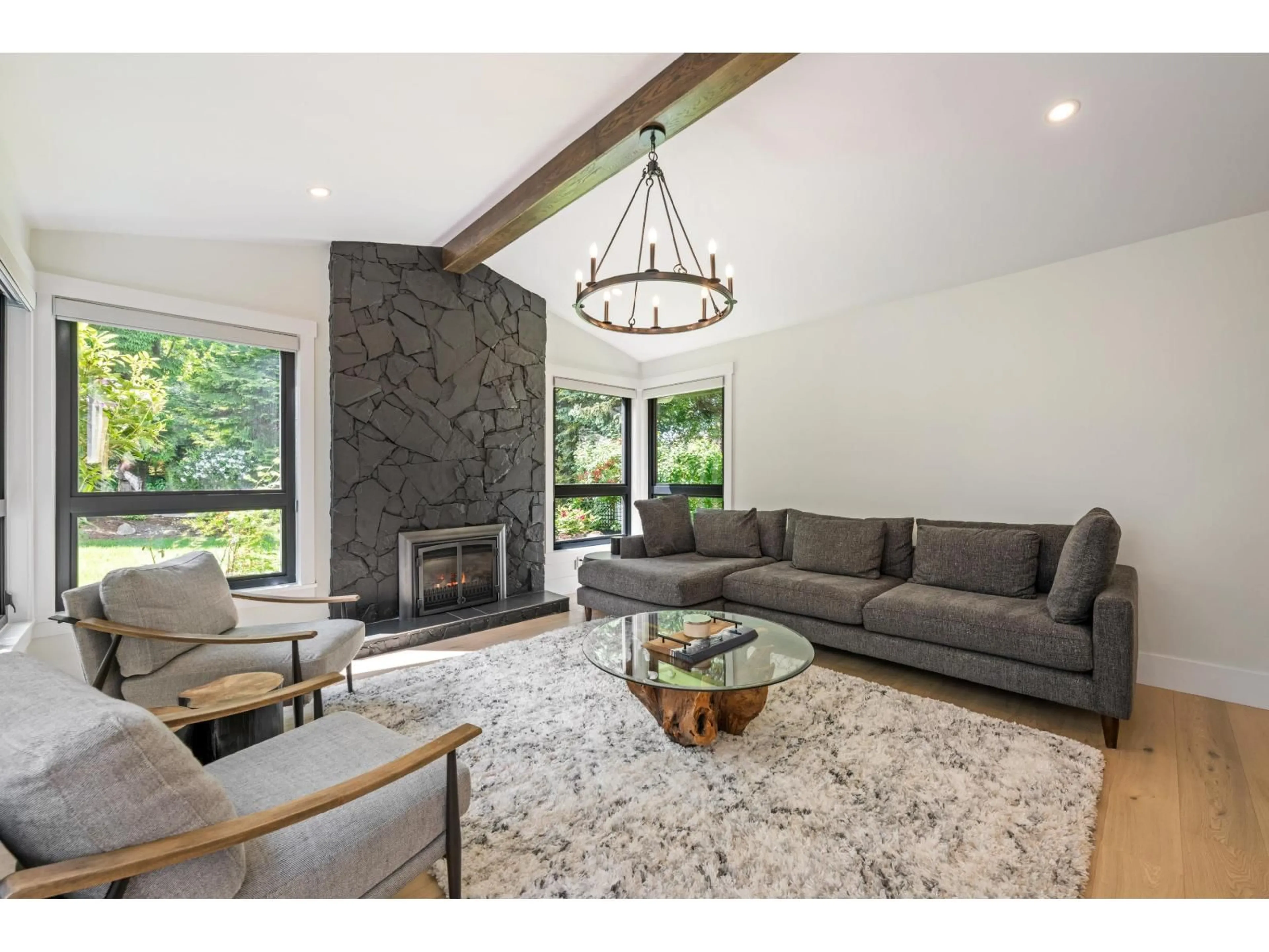 Living room with furniture, unknown for 12685 20TH, Surrey British Columbia V4A6J3