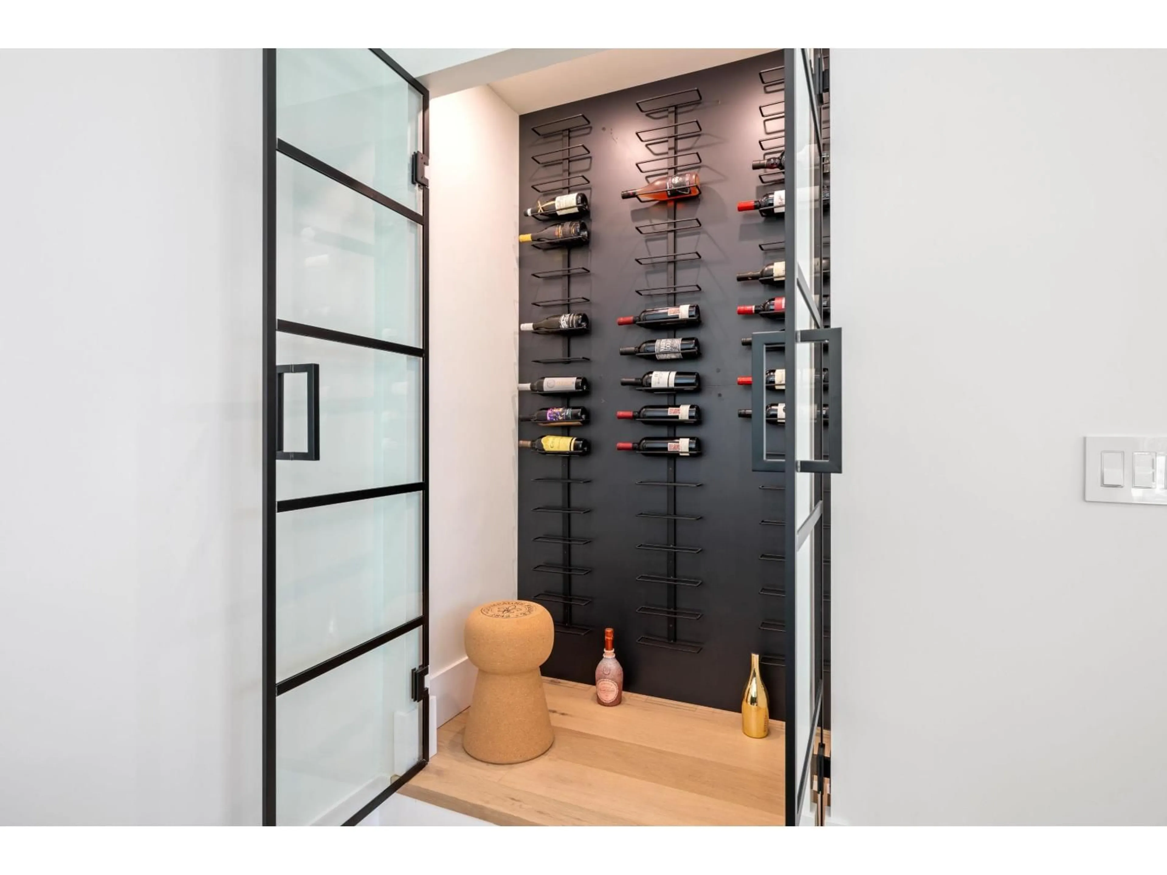 Indoor entryway for 12685 20TH, Surrey British Columbia V4A6J3