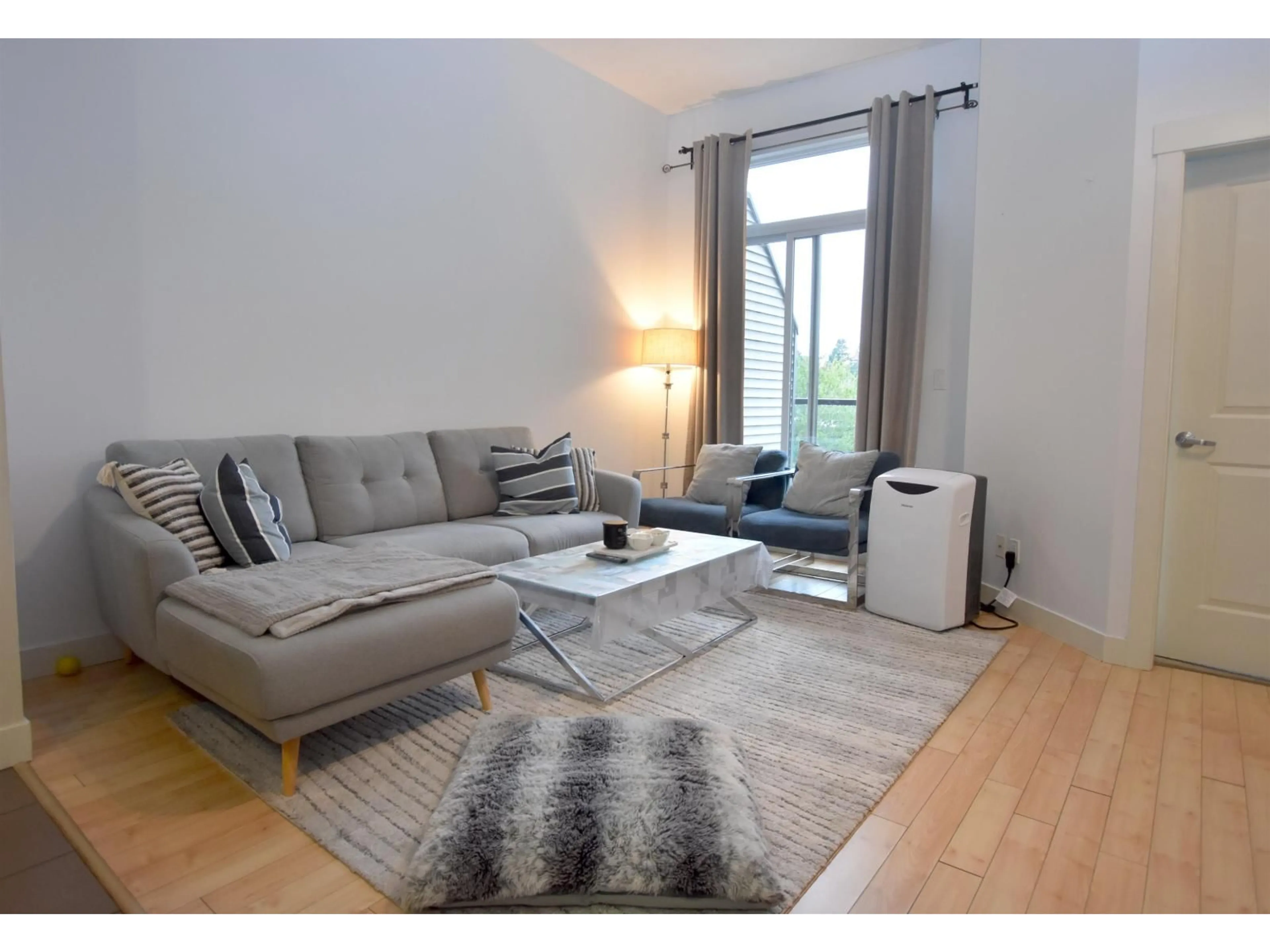 Living room with furniture, unknown for 401 - 10822 CITY, Surrey British Columbia V3T5X9