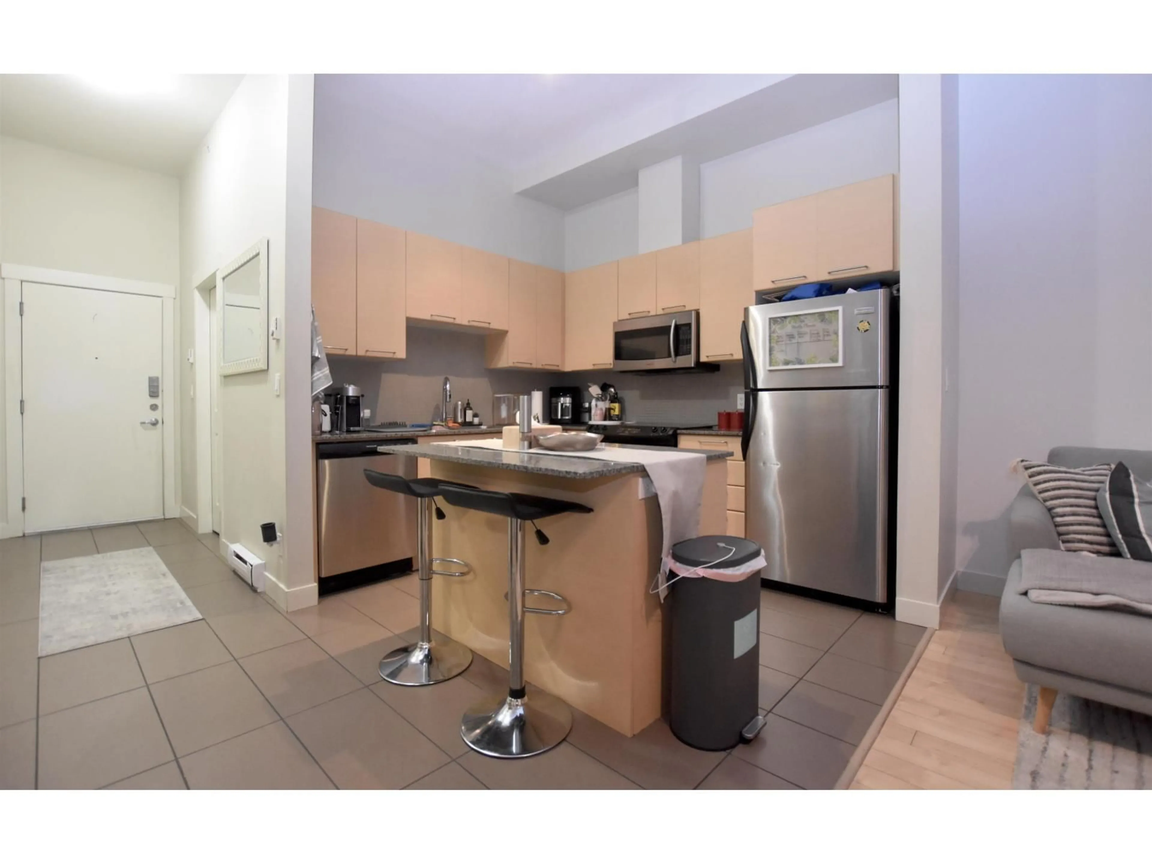 Standard kitchen, unknown for 401 - 10822 CITY, Surrey British Columbia V3T5X9