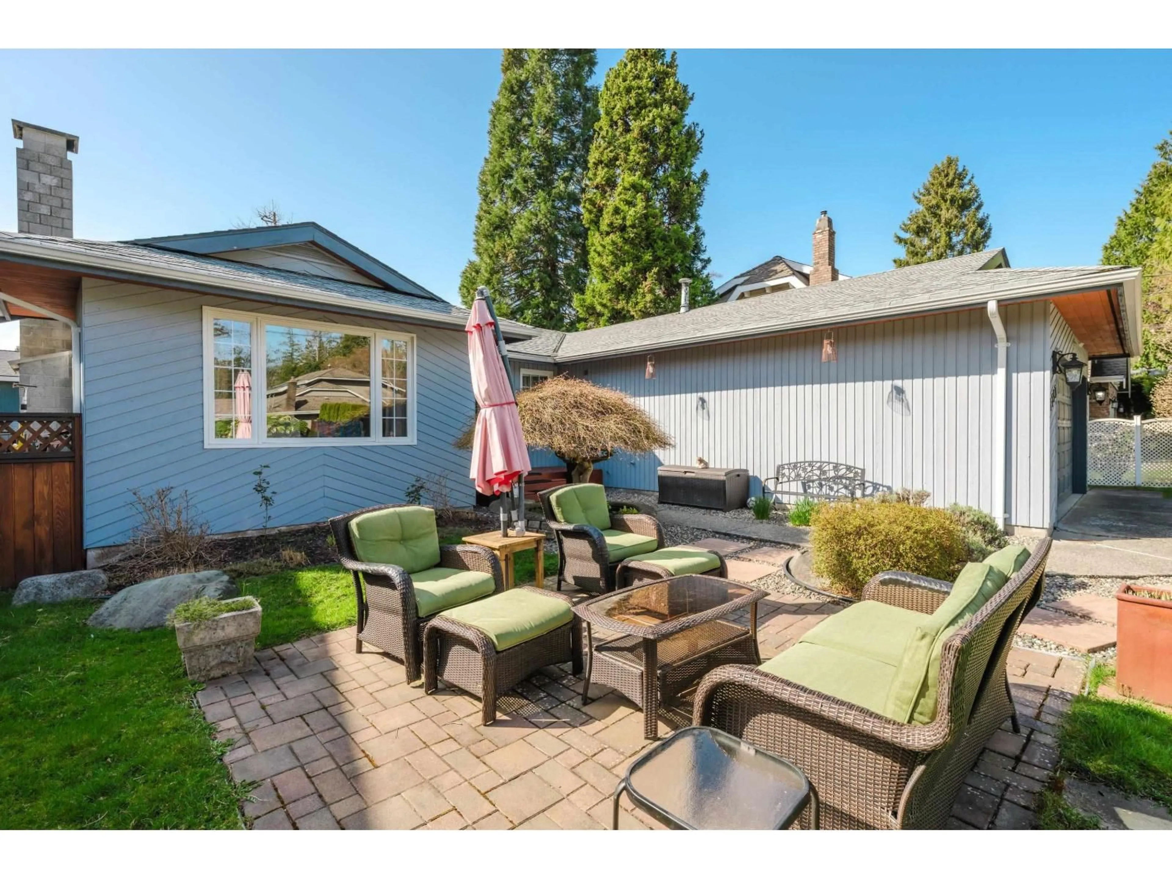 Patio, street for 1753 146 ST, Surrey British Columbia V4A5V4