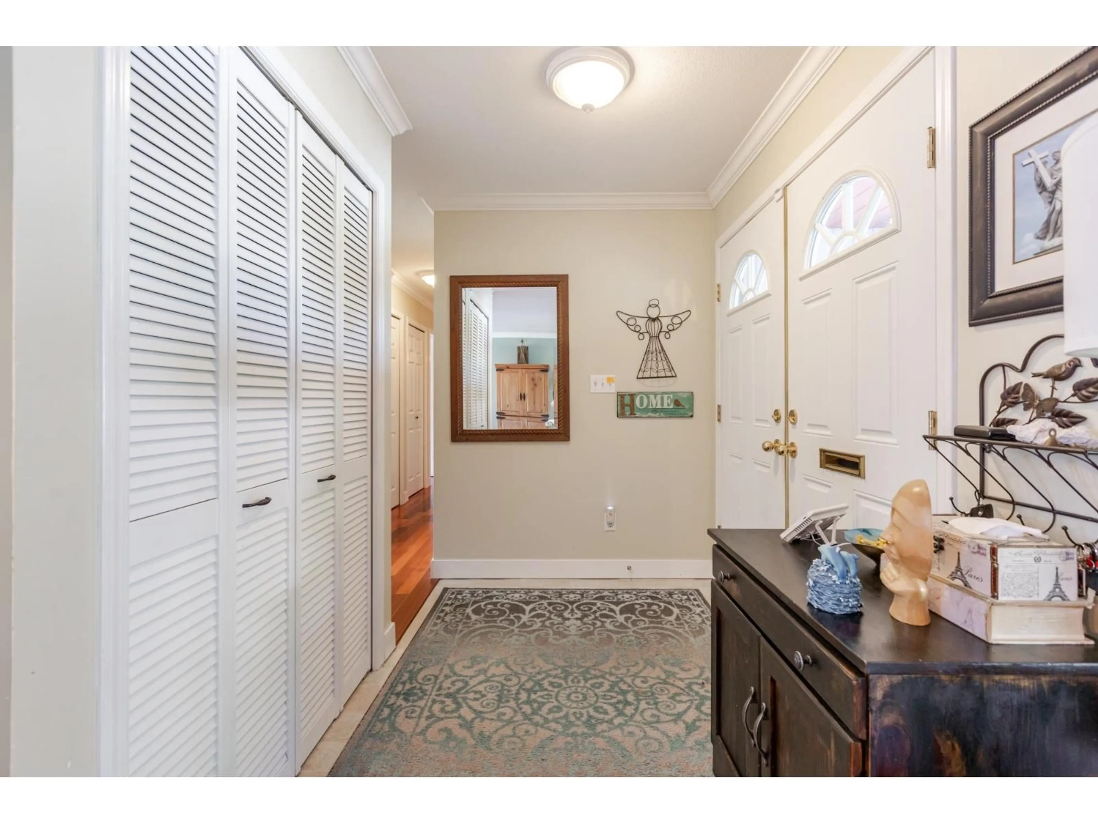 Indoor entryway for 1753 146 ST, Surrey British Columbia V4A5V4
