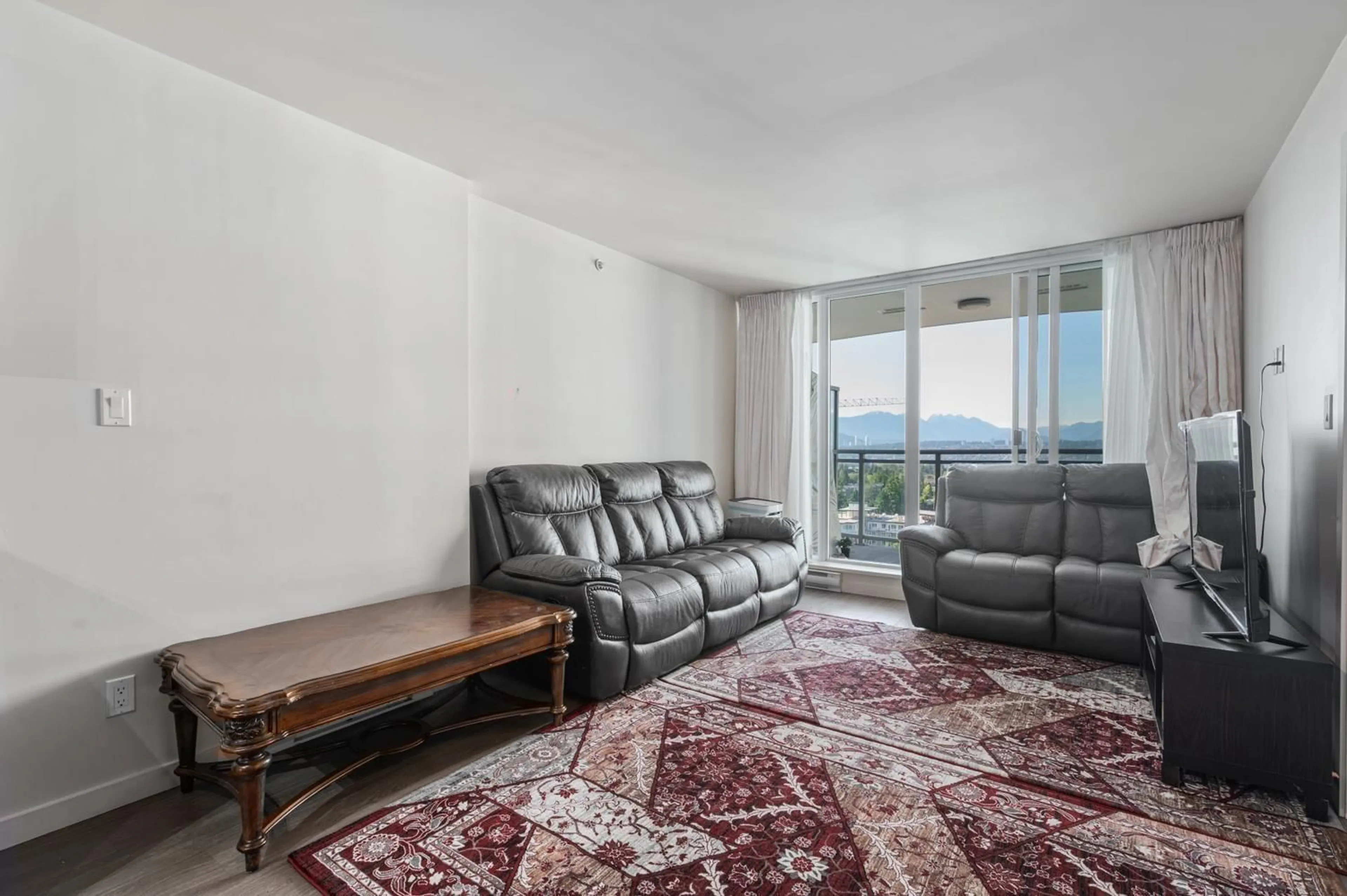 Living room with furniture, unknown for 1502 - 13303 CENTRAL, Surrey British Columbia V3T0K6