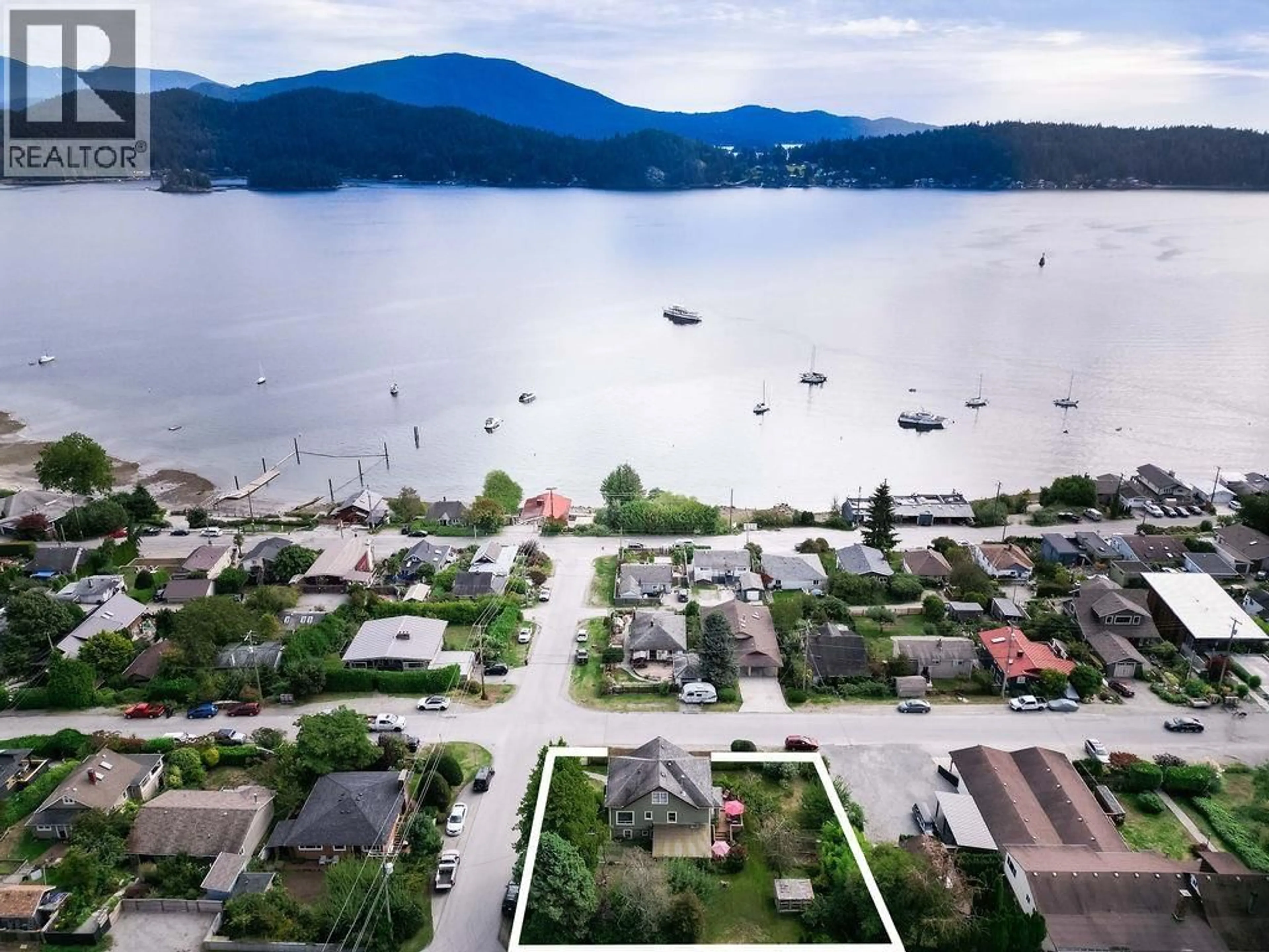 A pic from outside/outdoor area/front of a property/back of a property/a pic from drone, water/lake/river/ocean view for 589 SEAVIEW ROAD, Gibsons British Columbia V0N1V9