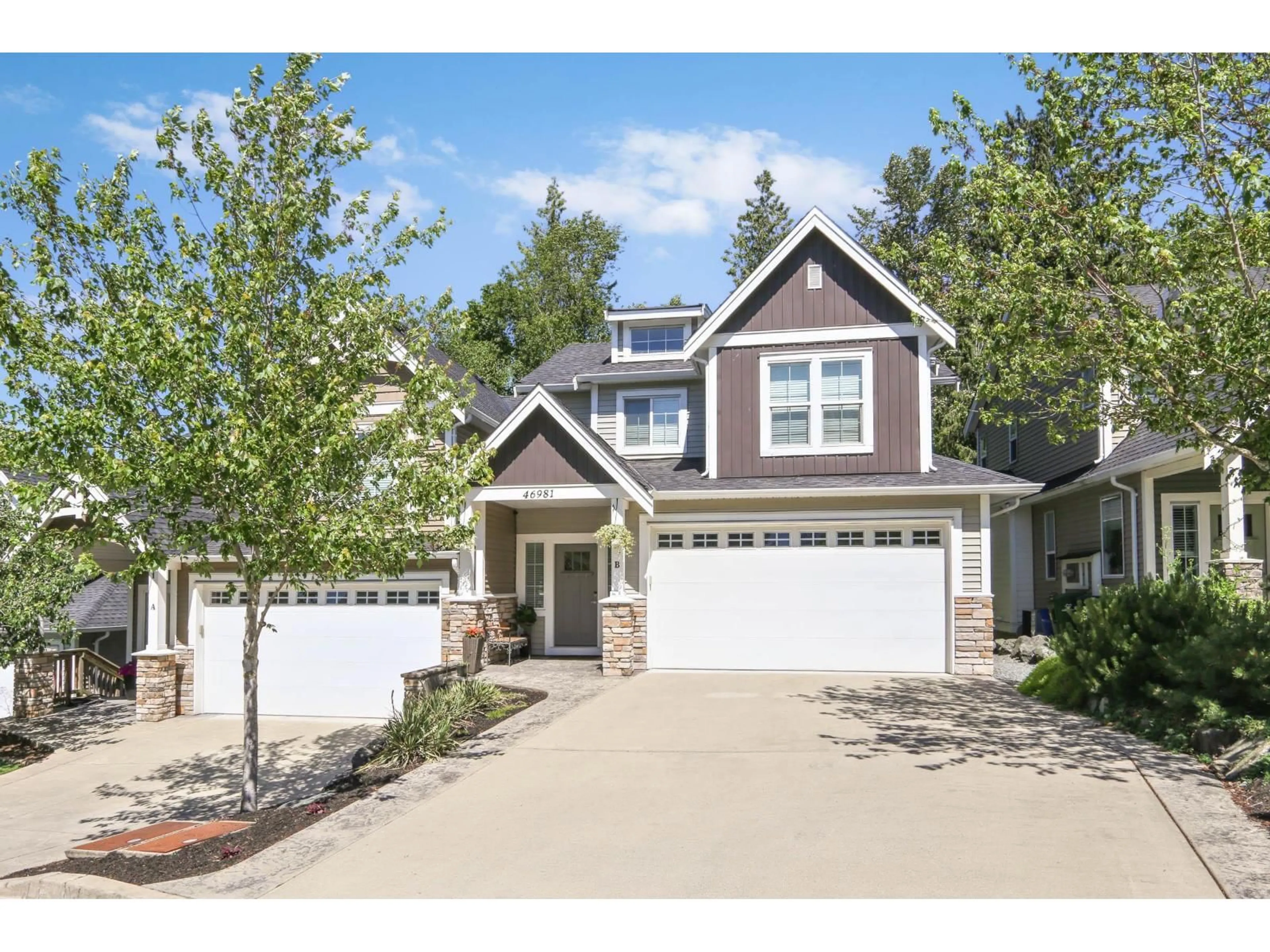Home with vinyl exterior material, street for B - 46981 RUSSELL ROAD, Chilliwack British Columbia V2R4V7