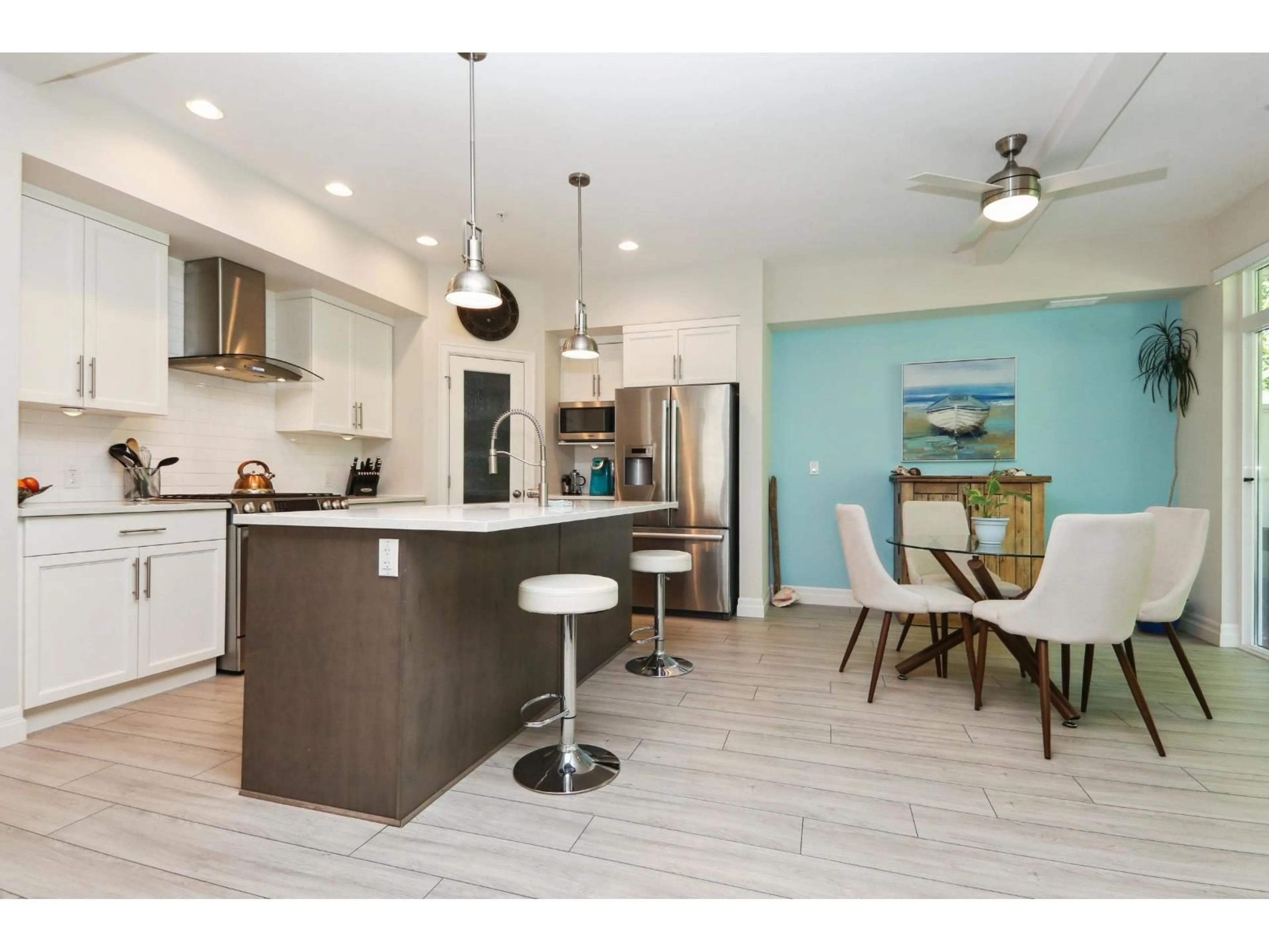 Open concept kitchen, unknown for B - 46981 RUSSELL ROAD, Chilliwack British Columbia V2R4V7