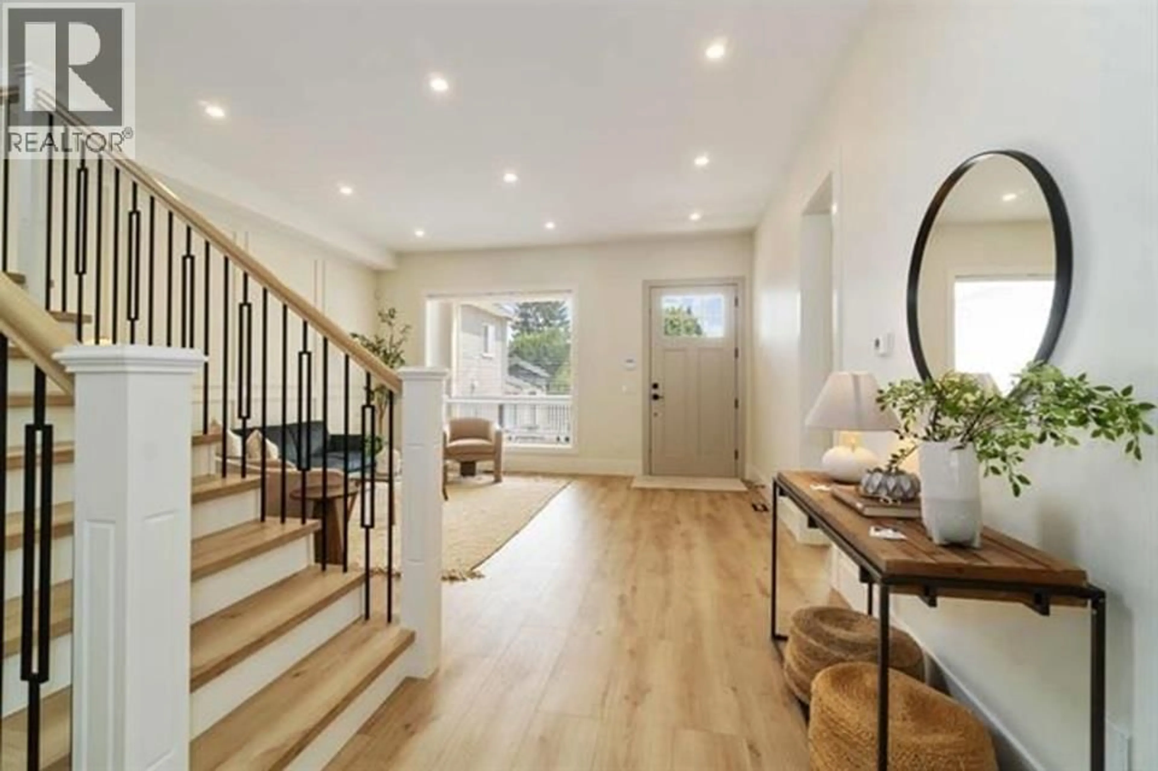 Indoor entryway for 3456B DARWIN AVENUE, Coquitlam British Columbia V3B0C9