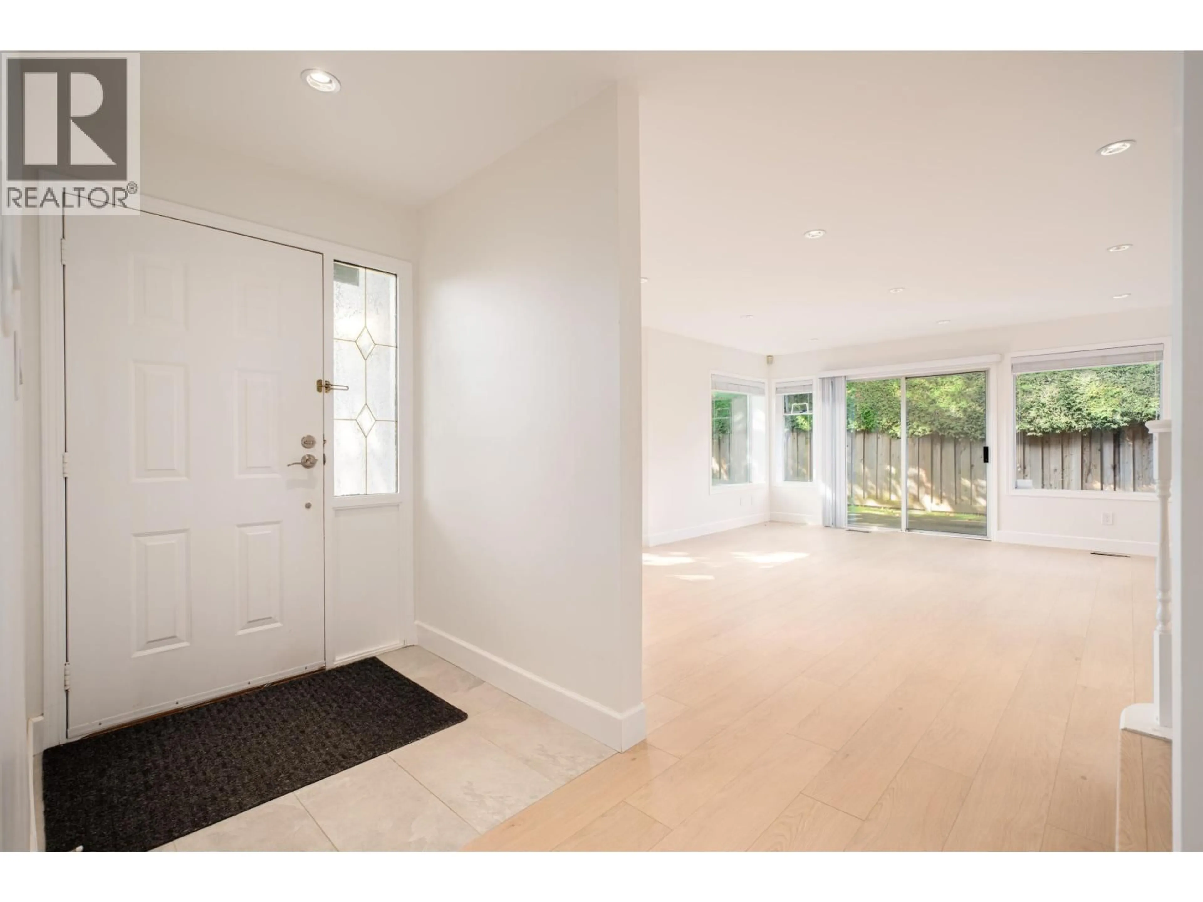 Indoor entryway for 16 - 8411 SAUNDERS ROAD, Richmond British Columbia V7A2A6