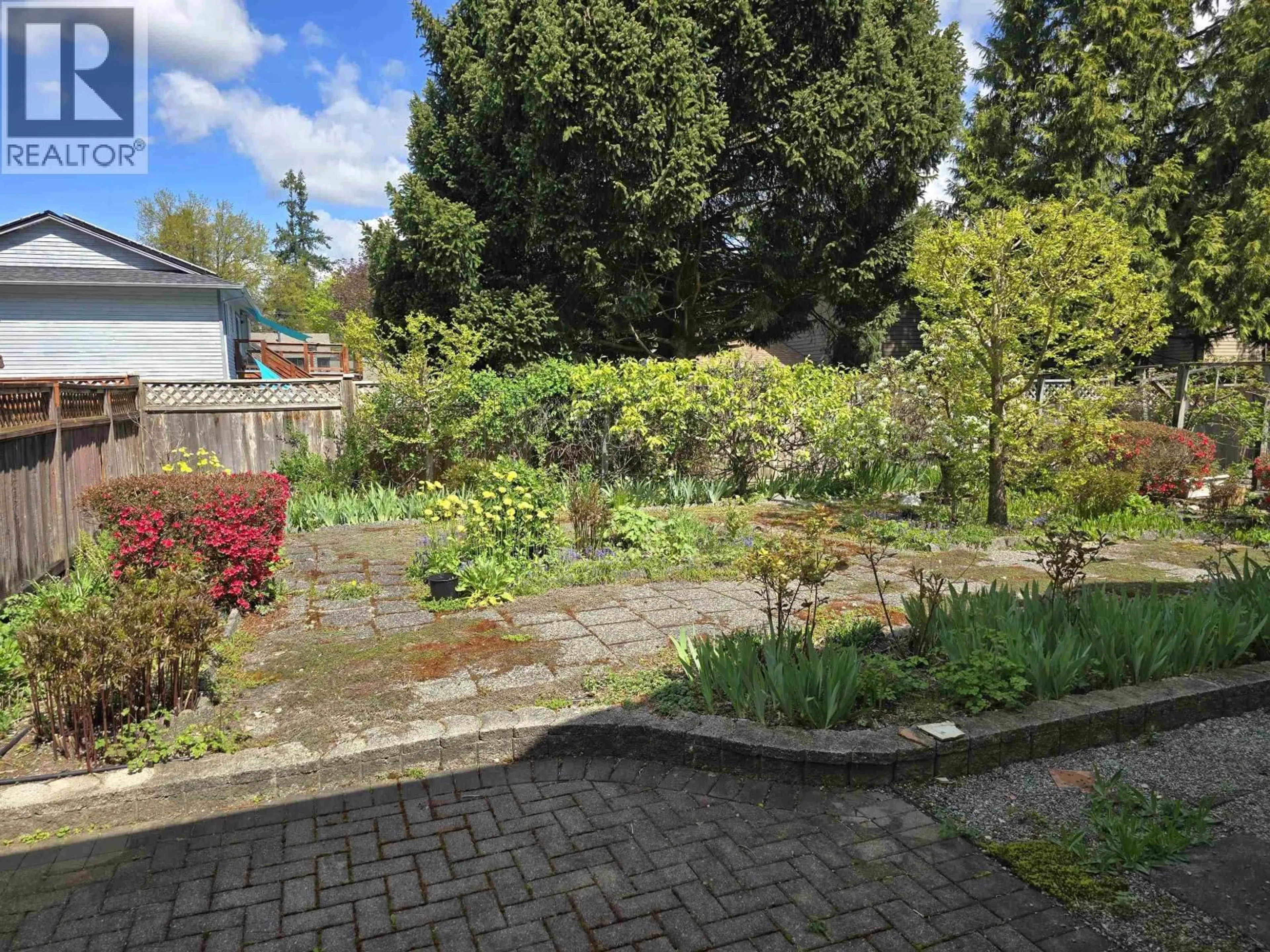 A pic from outside/outdoor area/front of a property/back of a property/a pic from drone, street for 1273 LYNWOOD AVENUE, Port Coquitlam British Columbia V3B6H1