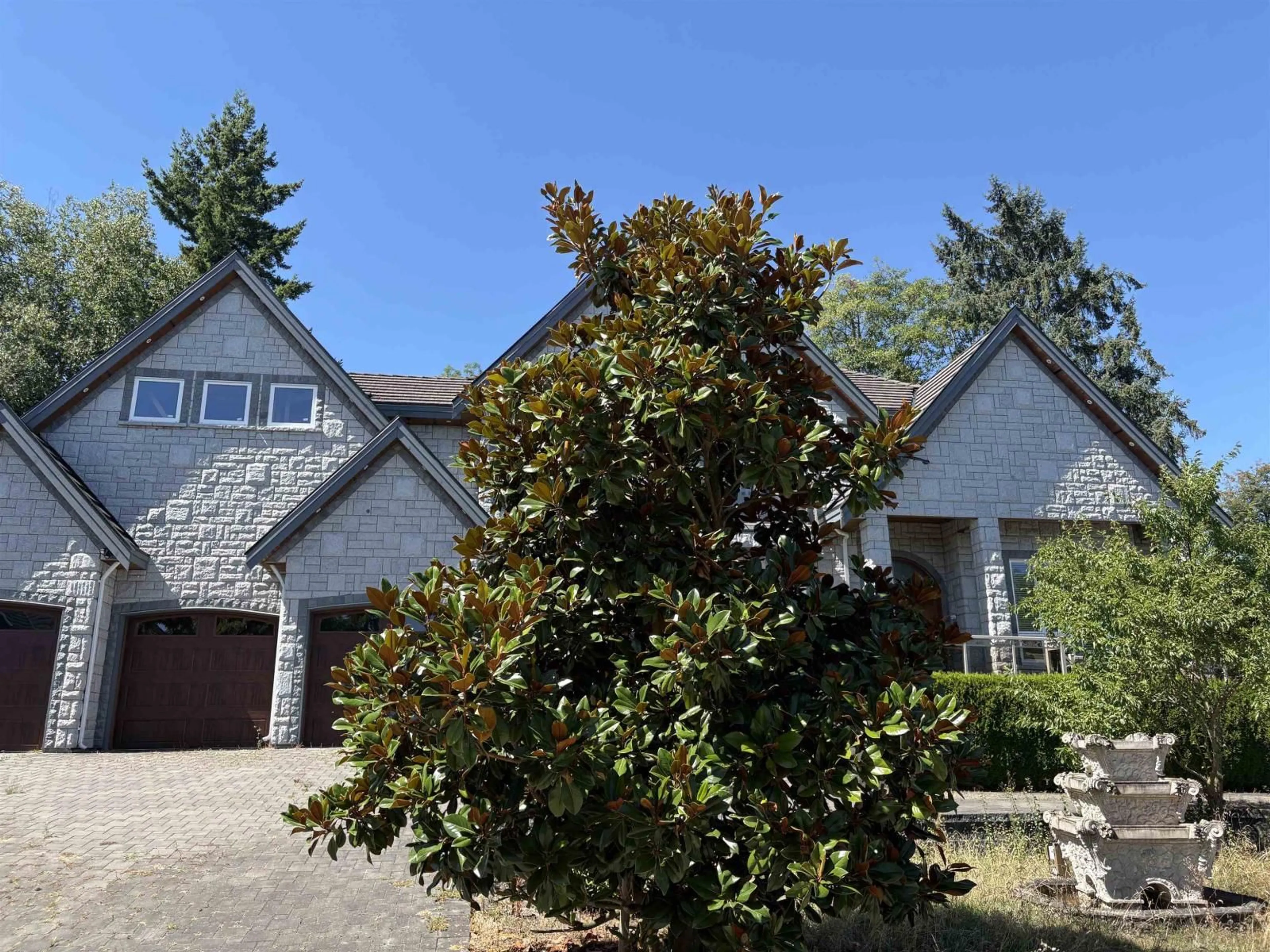 A pic from outside/outdoor area/front of a property/back of a property/a pic from drone, unknown for 8473 171, Surrey British Columbia V4N0B1