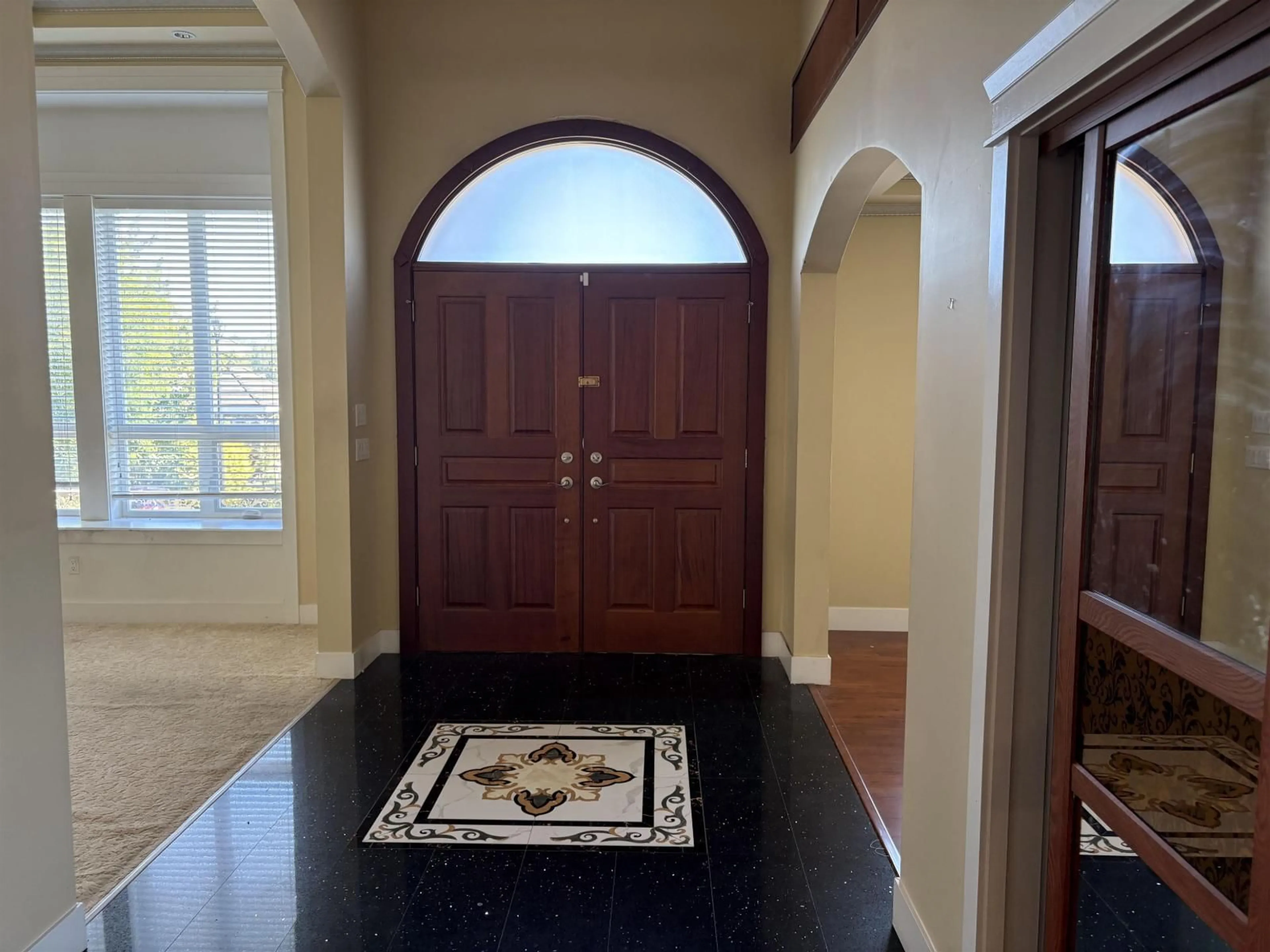 Indoor entryway for 8473 171, Surrey British Columbia V4N0B1