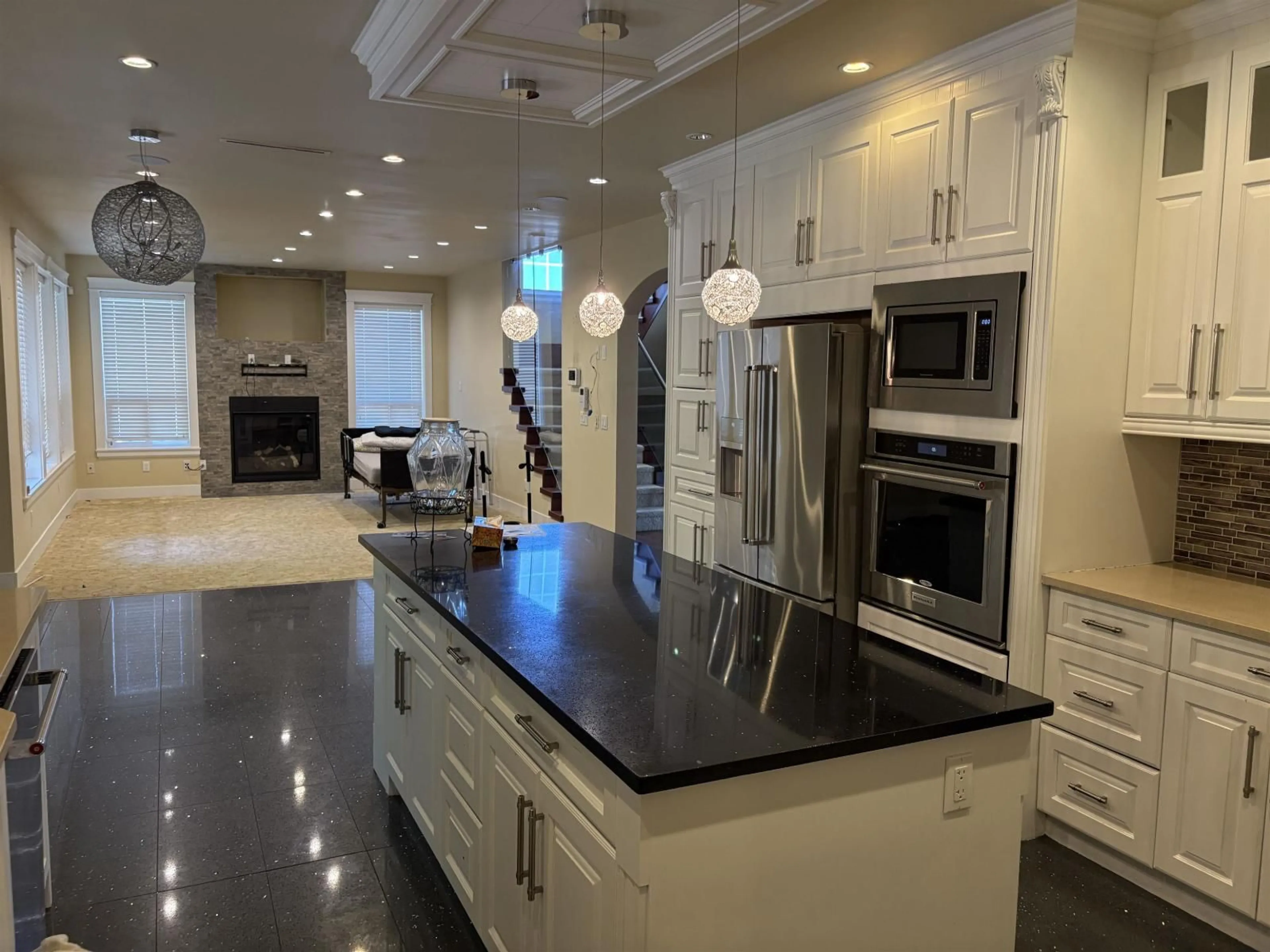 Open concept kitchen, ceramic/tile floor for 8473 171, Surrey British Columbia V4N0B1