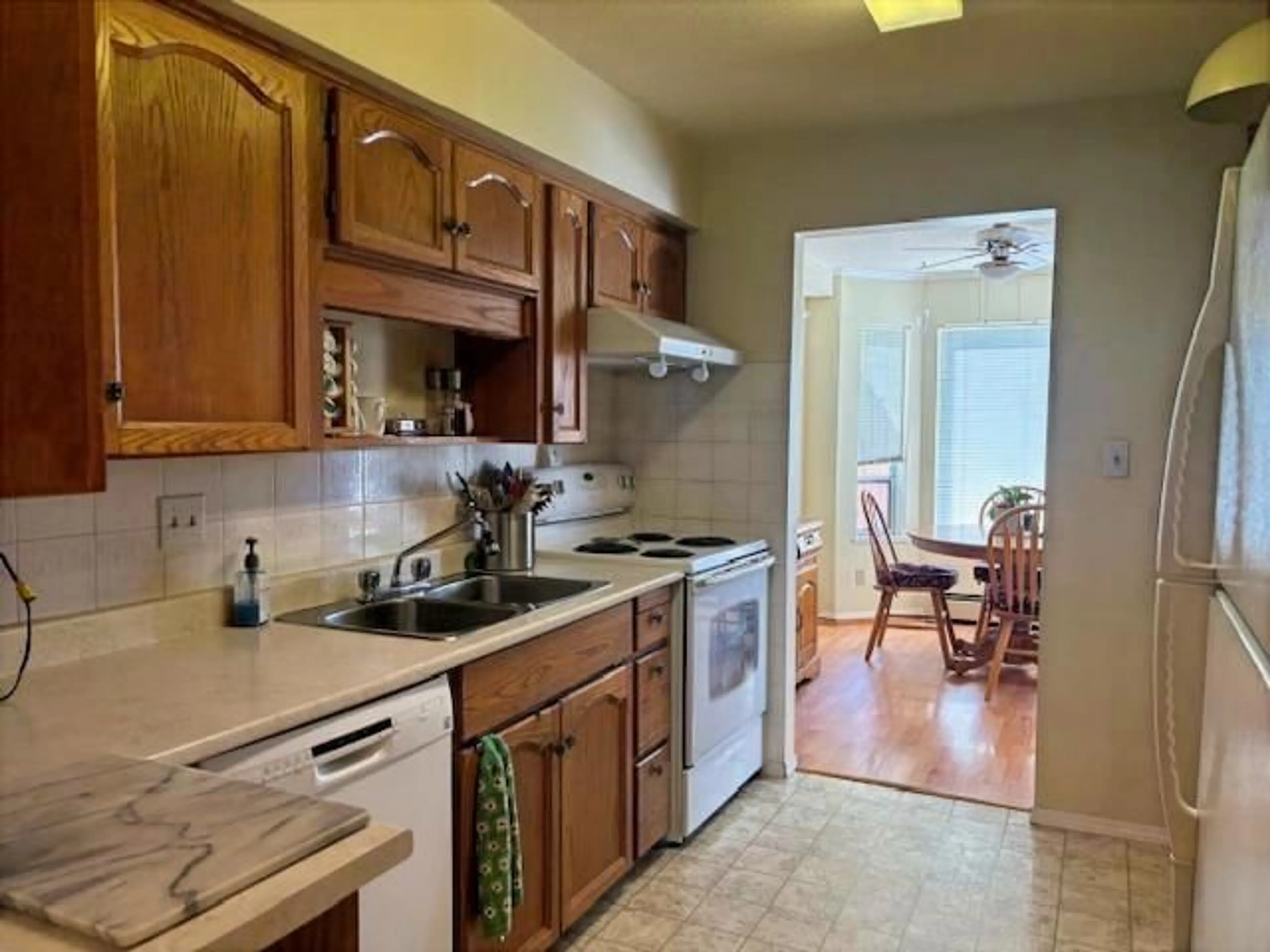 Standard kitchen, unknown for 108 - 2425 CHURCH, Abbotsford British Columbia V2T3J8