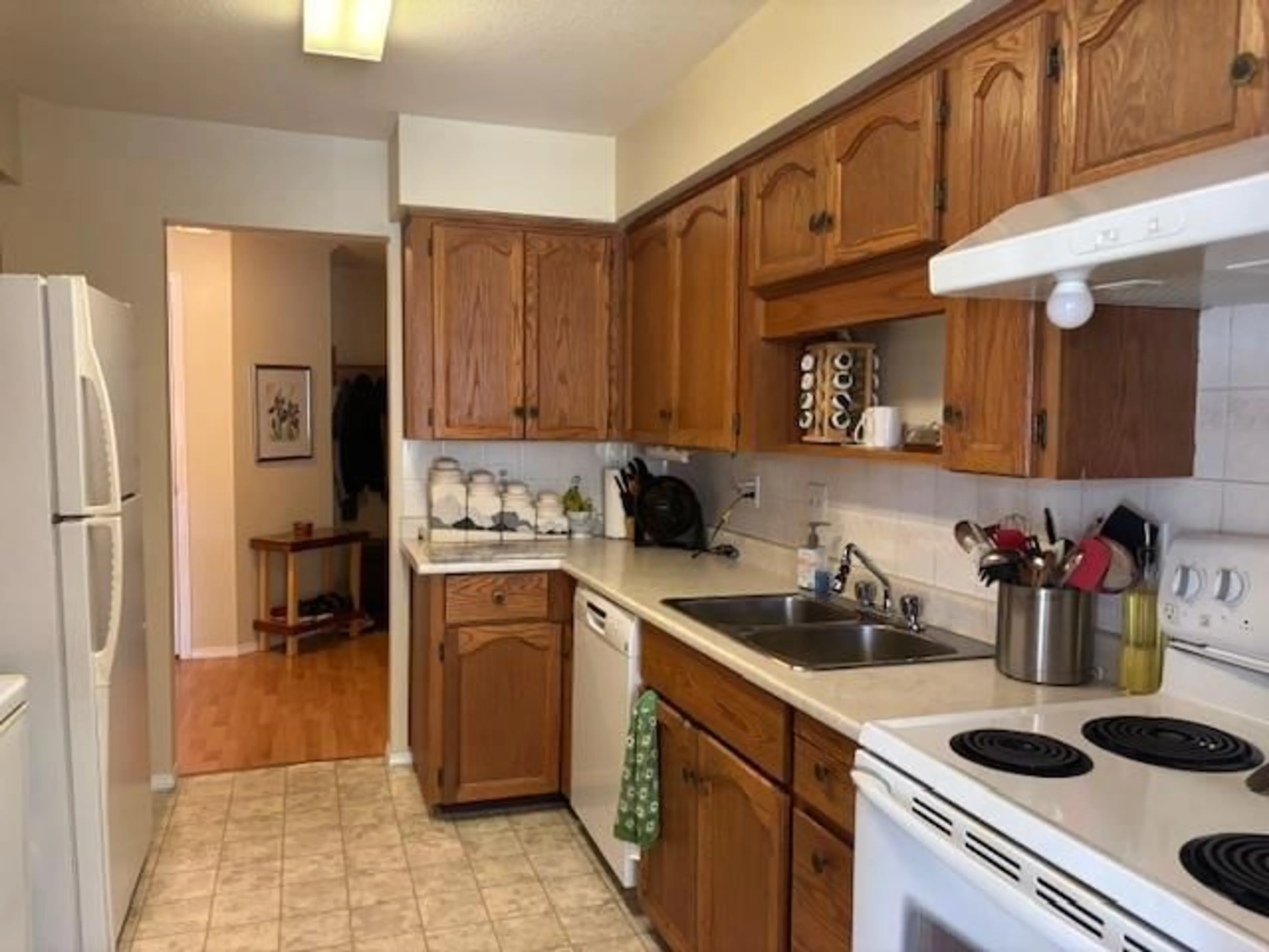 Standard kitchen, unknown for 108 - 2425 CHURCH, Abbotsford British Columbia V2T3J8