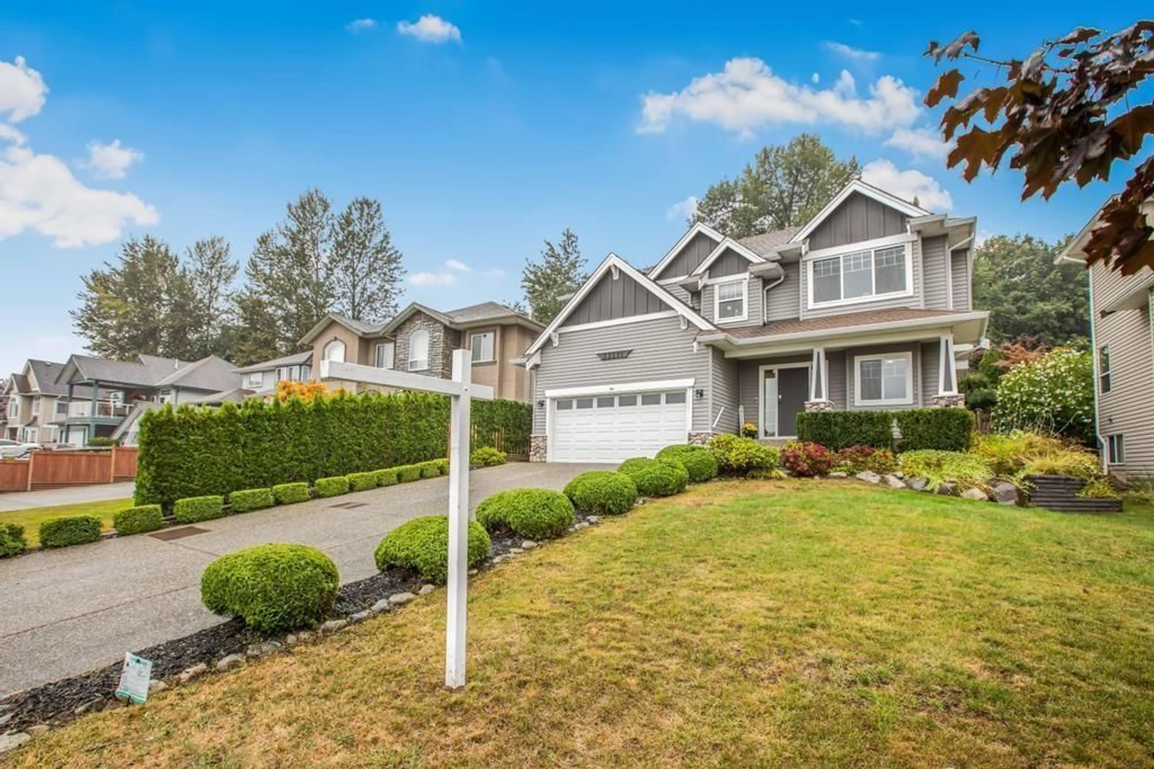 Home with vinyl exterior material, street for 33591 12, Mission British Columbia V2V7B4