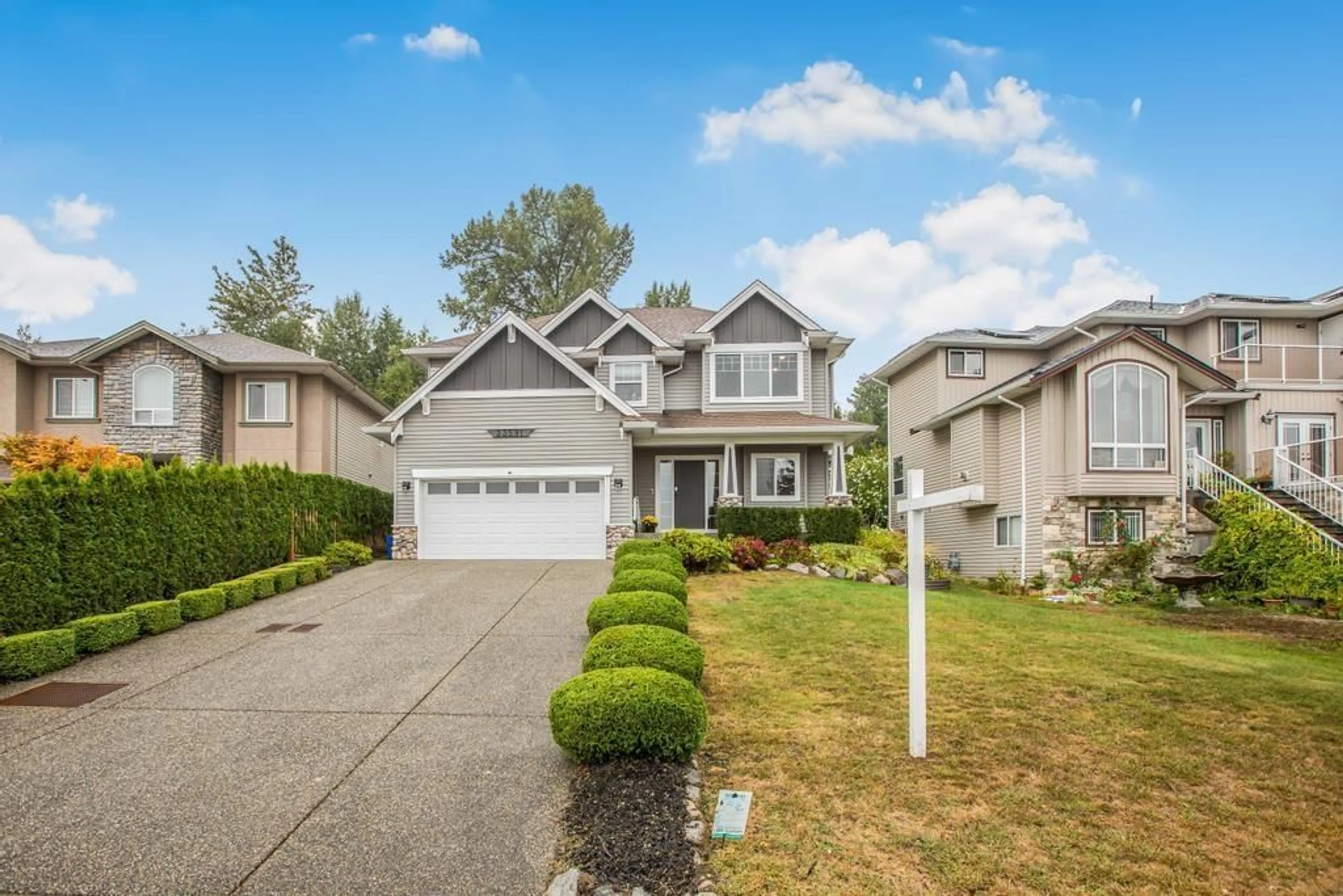 Home with vinyl exterior material, street for 33591 12, Mission British Columbia V2V7B4