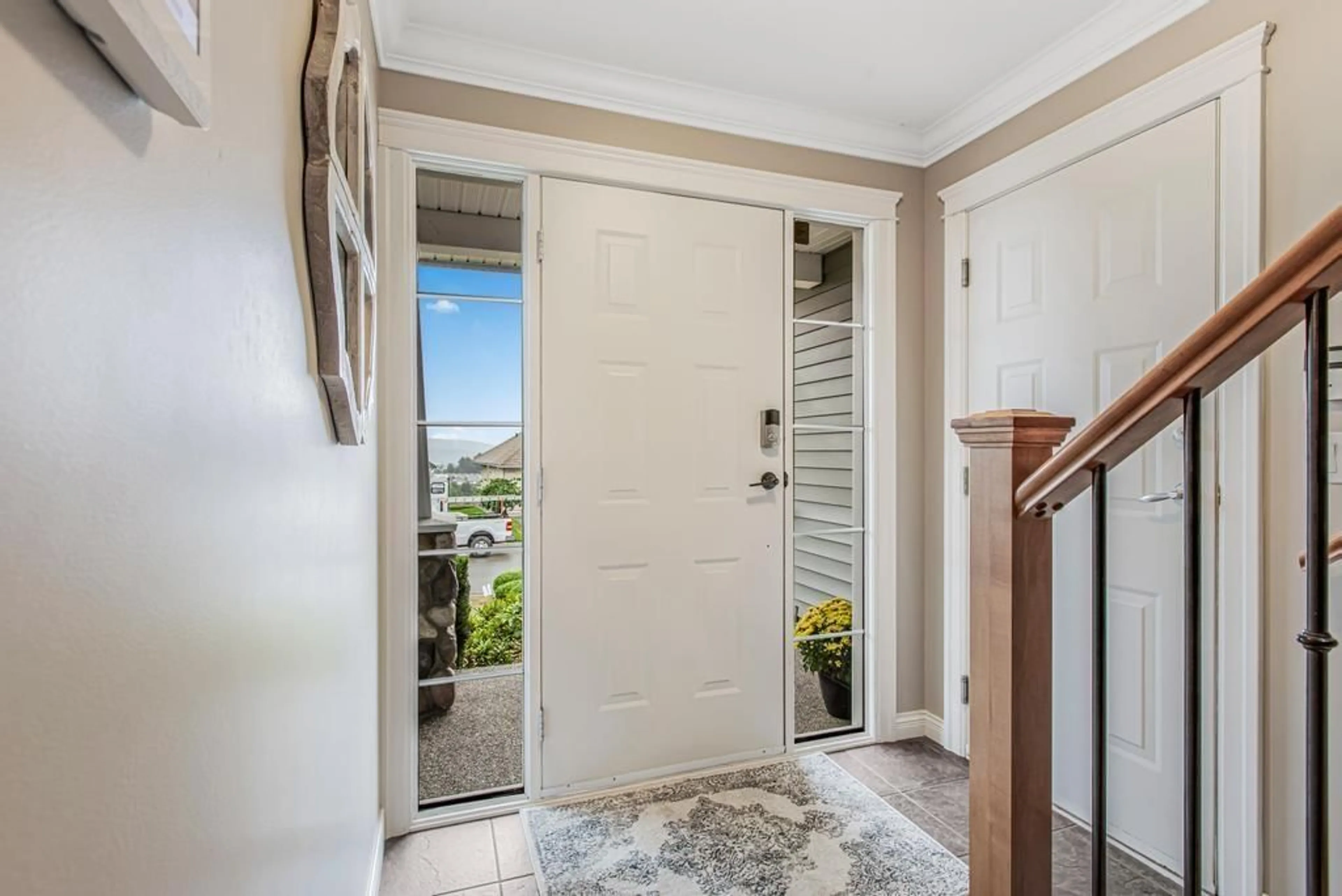 Indoor entryway for 33591 12, Mission British Columbia V2V7B4