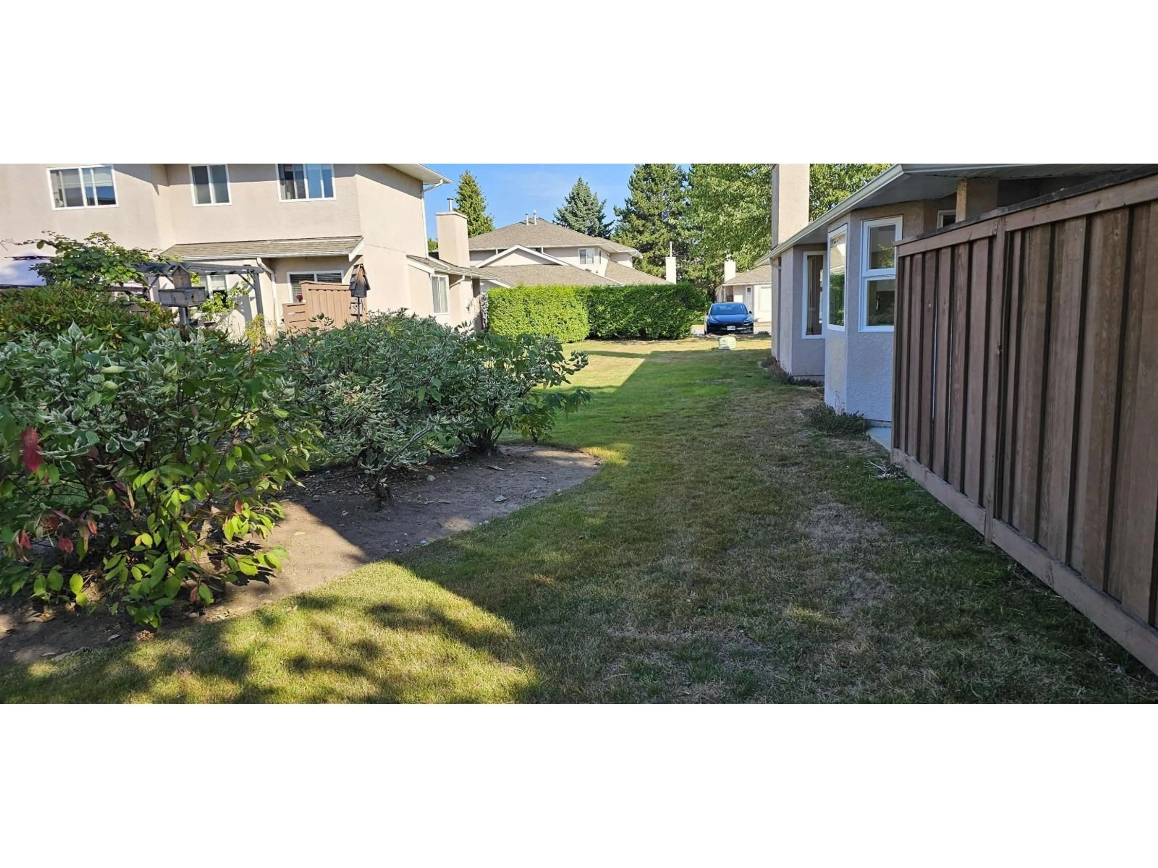 Patio, street for 177 - 15501 89A, Surrey British Columbia V3R0Z6