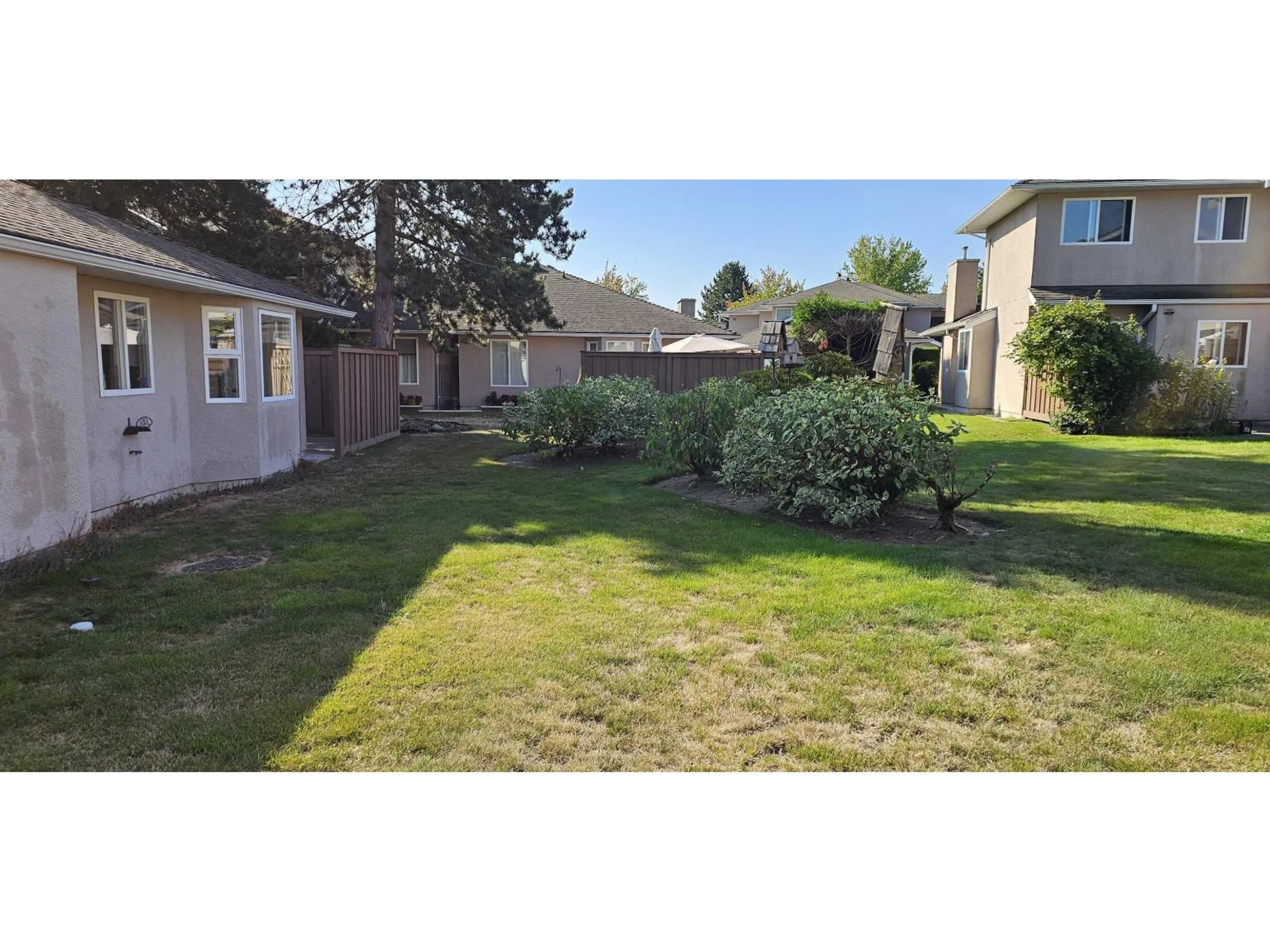 A pic from outside/outdoor area/front of a property/back of a property/a pic from drone, street for 177 - 15501 89A, Surrey British Columbia V3R0Z6