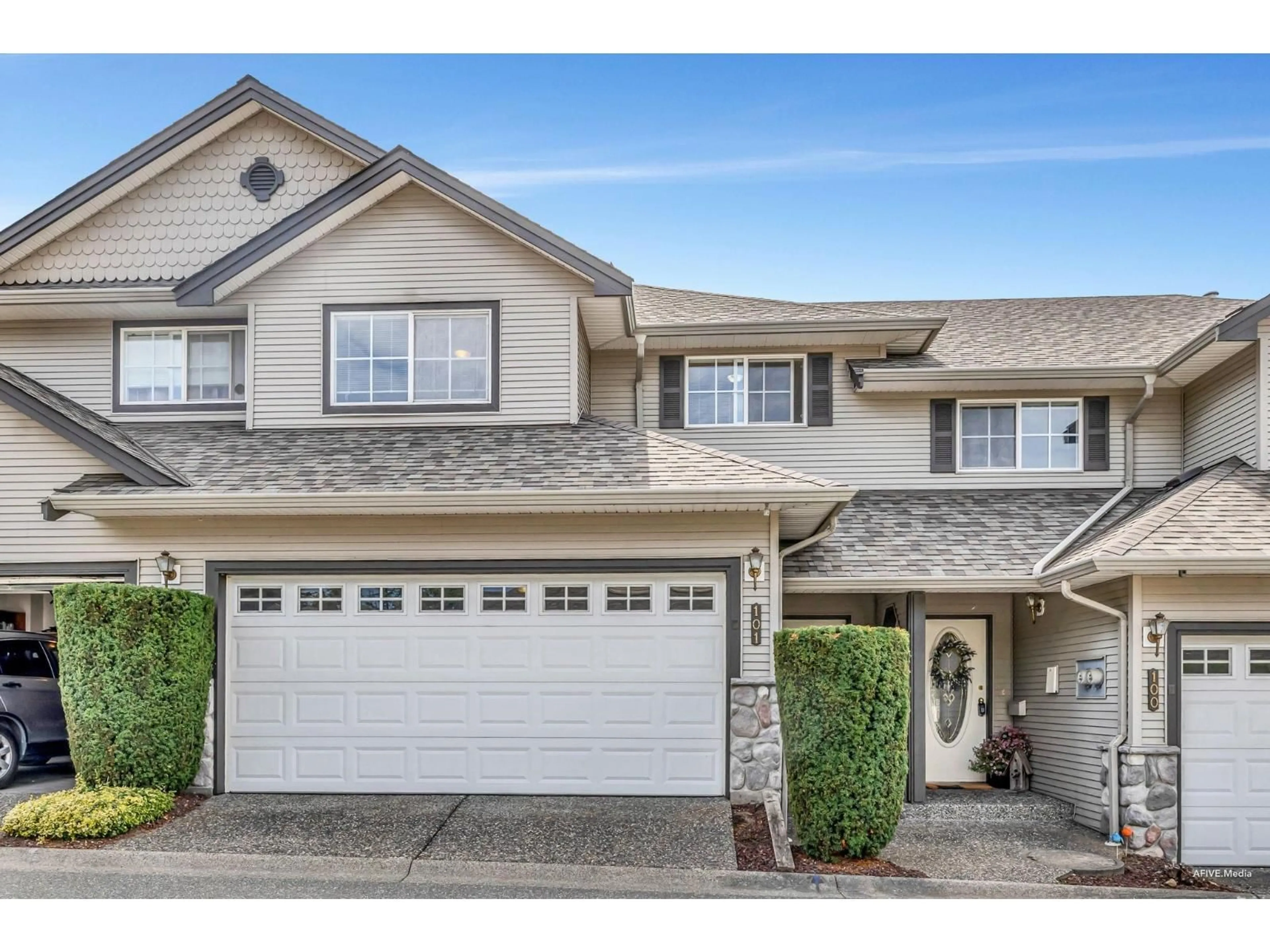 Home with vinyl exterior material, street for 101 - 46360 VALLEYVIEW ROAD, Chilliwack British Columbia V2R5L7