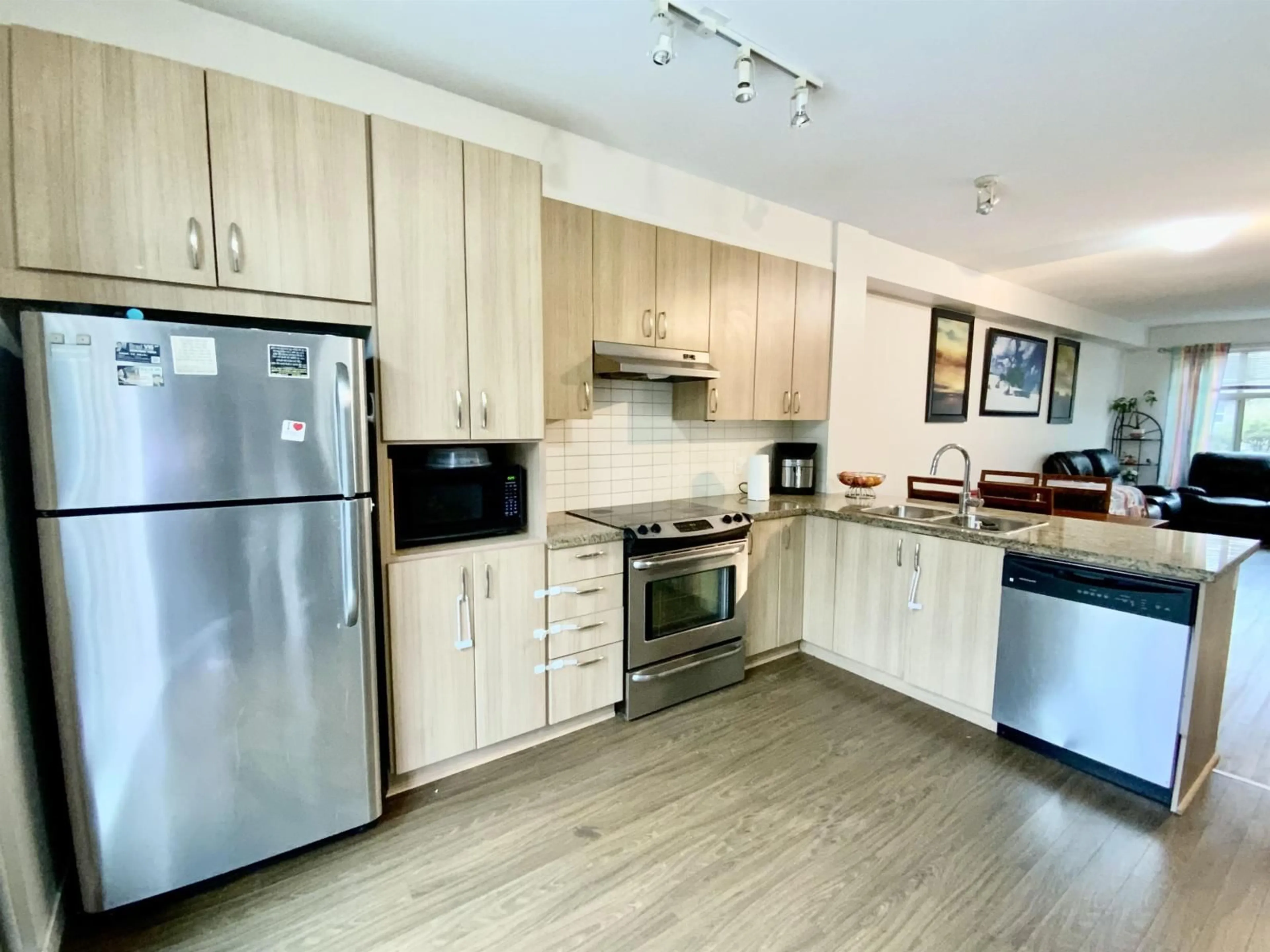 Open concept kitchen, wood/laminate floor for 26 - 31125 WESTRIDGE, Abbotsford British Columbia V2T0B9