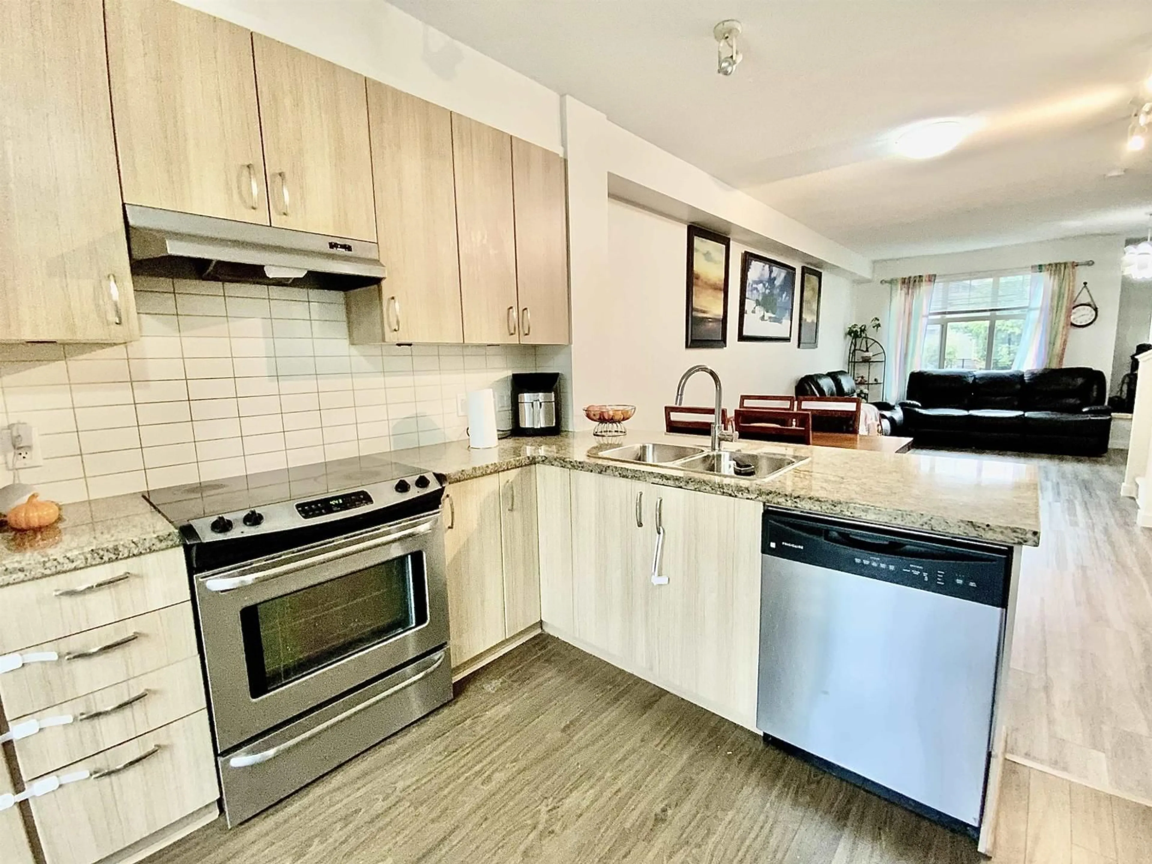 Standard kitchen, unknown for 26 - 31125 WESTRIDGE, Abbotsford British Columbia V2T0B9