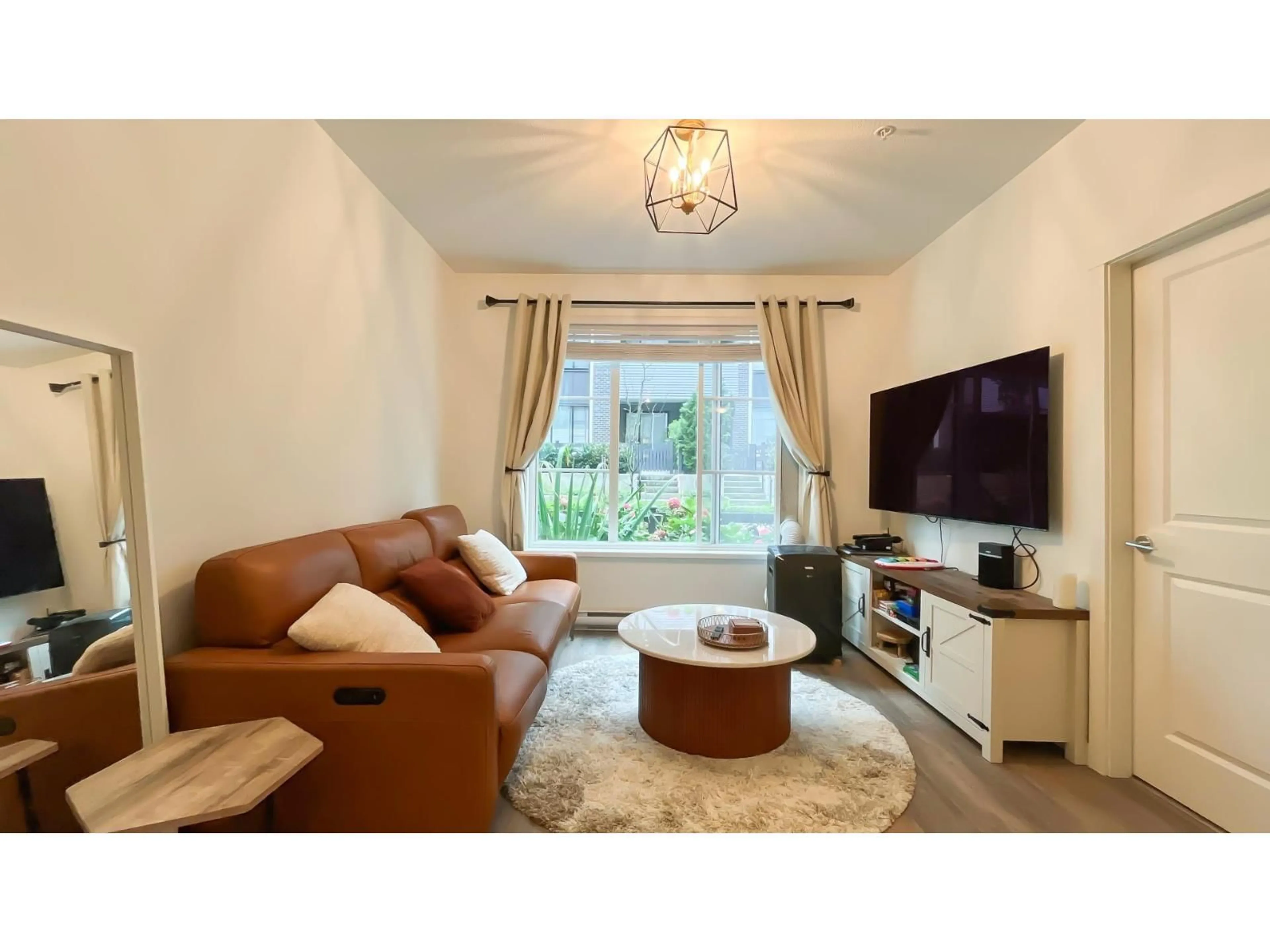 Living room with furniture, wood/laminate floor for 105 - 15825 85, Surrey British Columbia V4N6W9