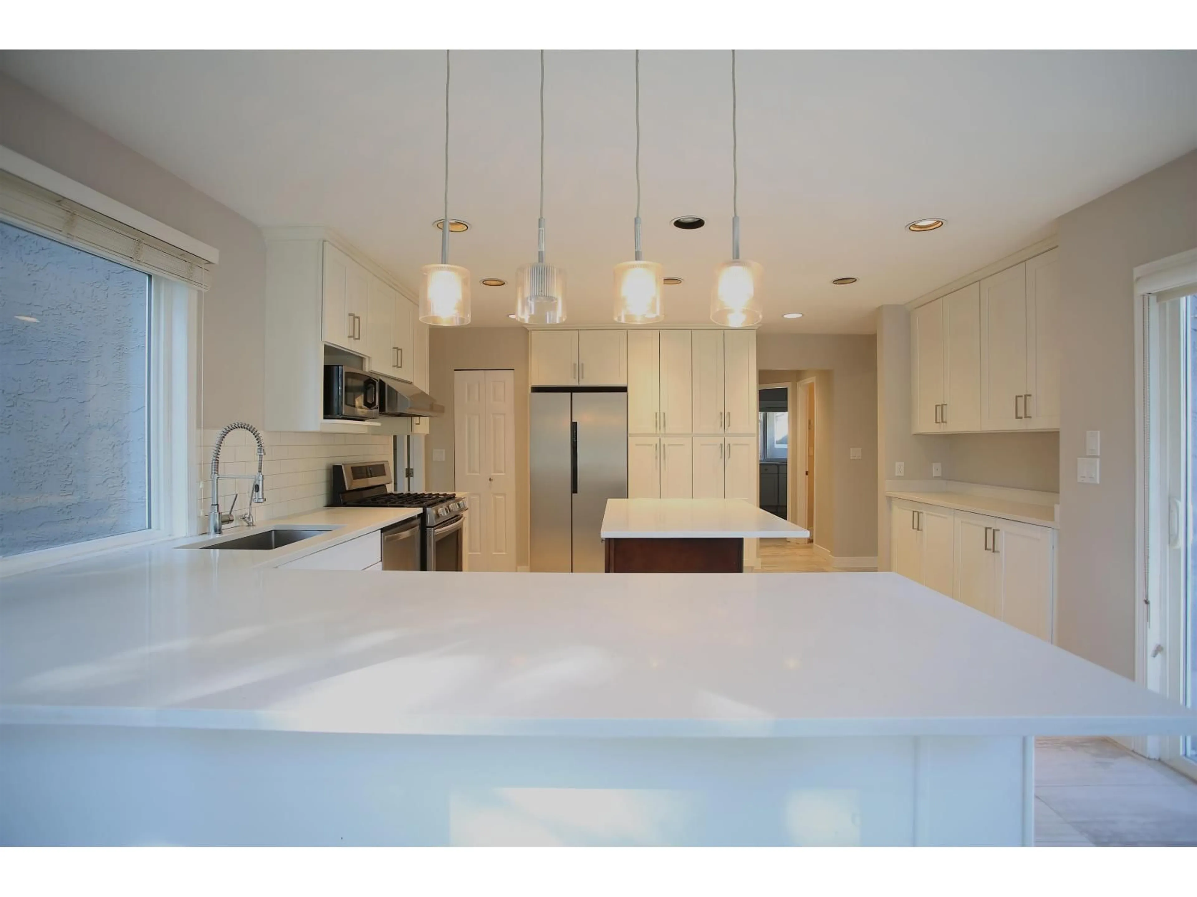 Open concept kitchen, ceramic/tile floor for 13572 14A, Surrey British Columbia V4A9E7