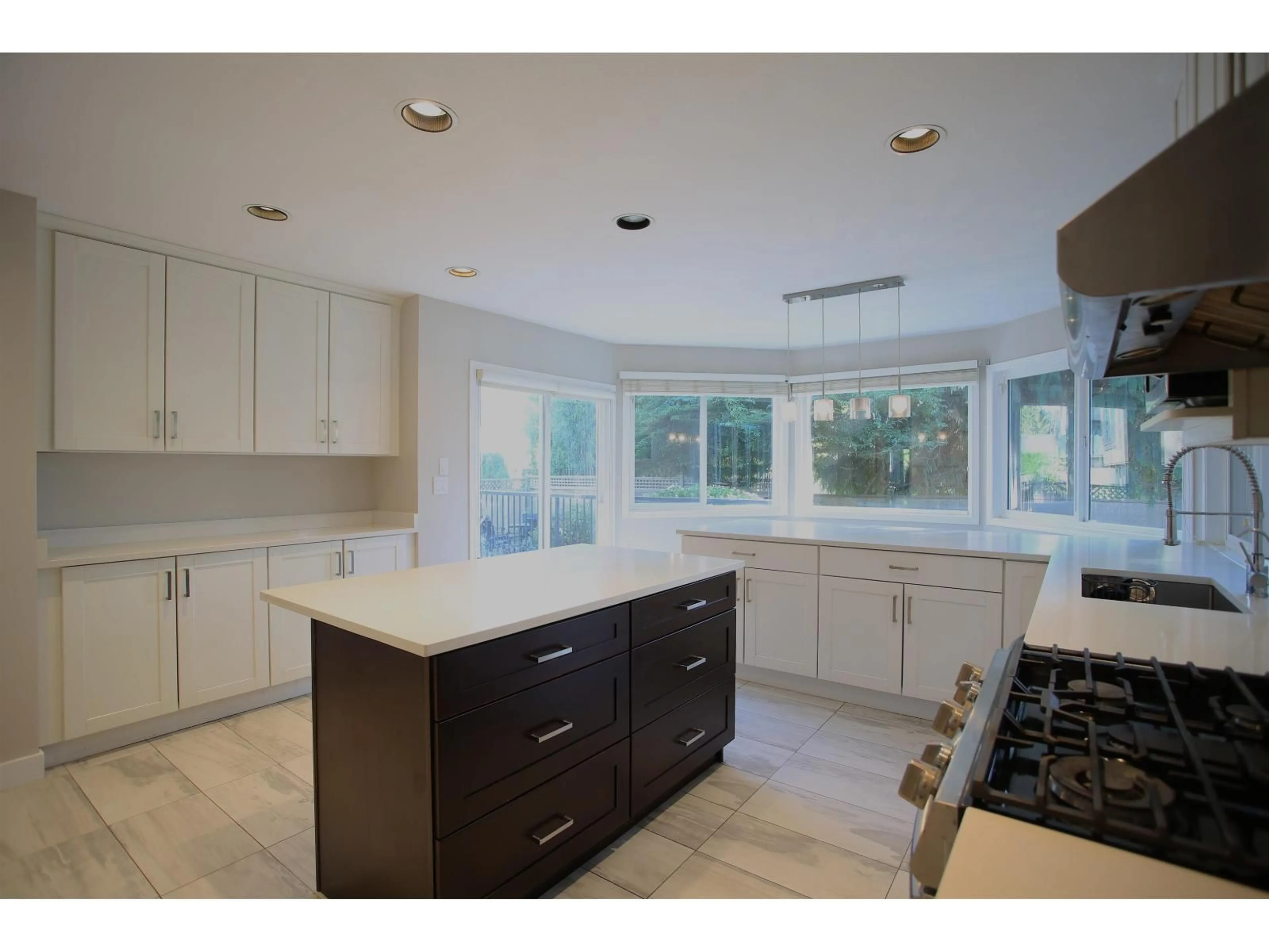 Open concept kitchen, ceramic/tile floor for 13572 14A, Surrey British Columbia V4A9E7