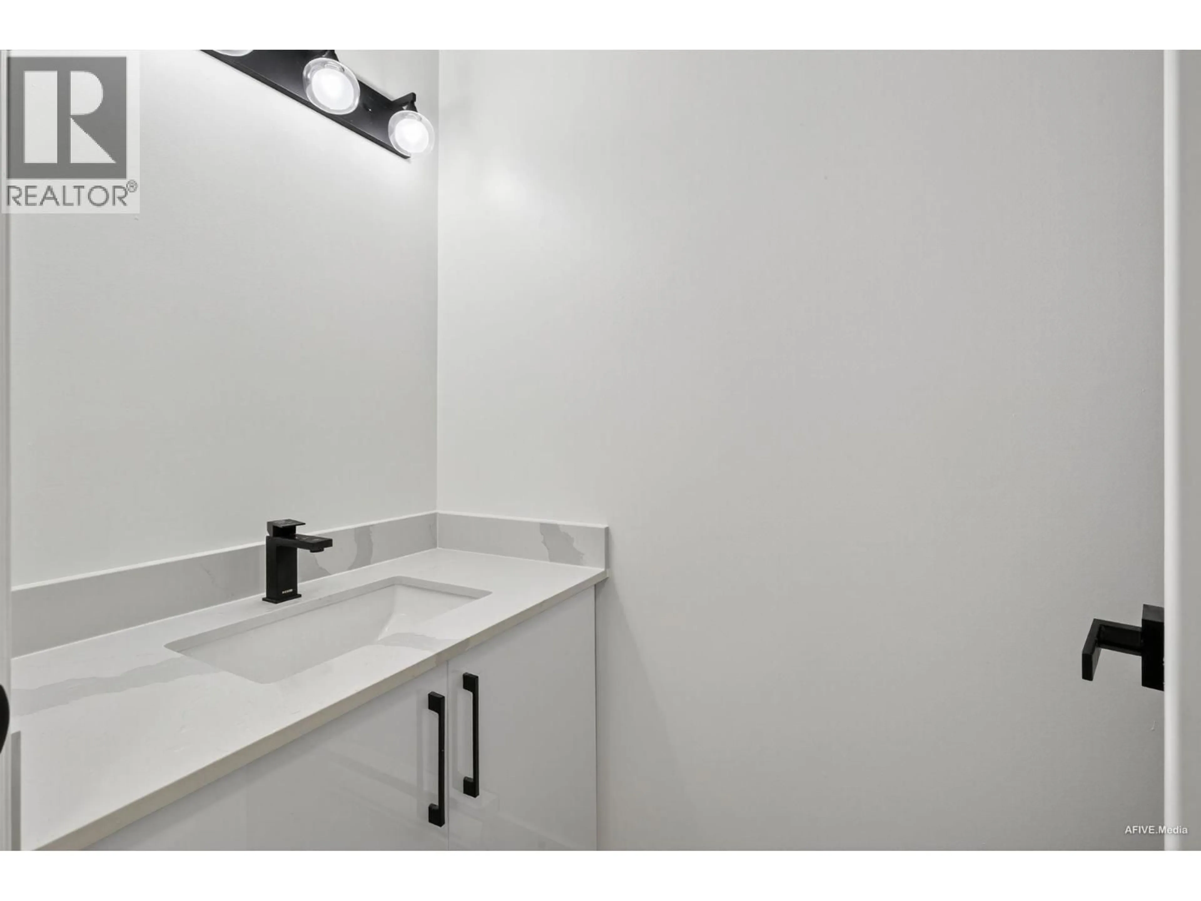 Standard bathroom, ceramic/tile floor for 35 - 6100 TIFFANY BOULEVARD, Richmond British Columbia V7C5A8