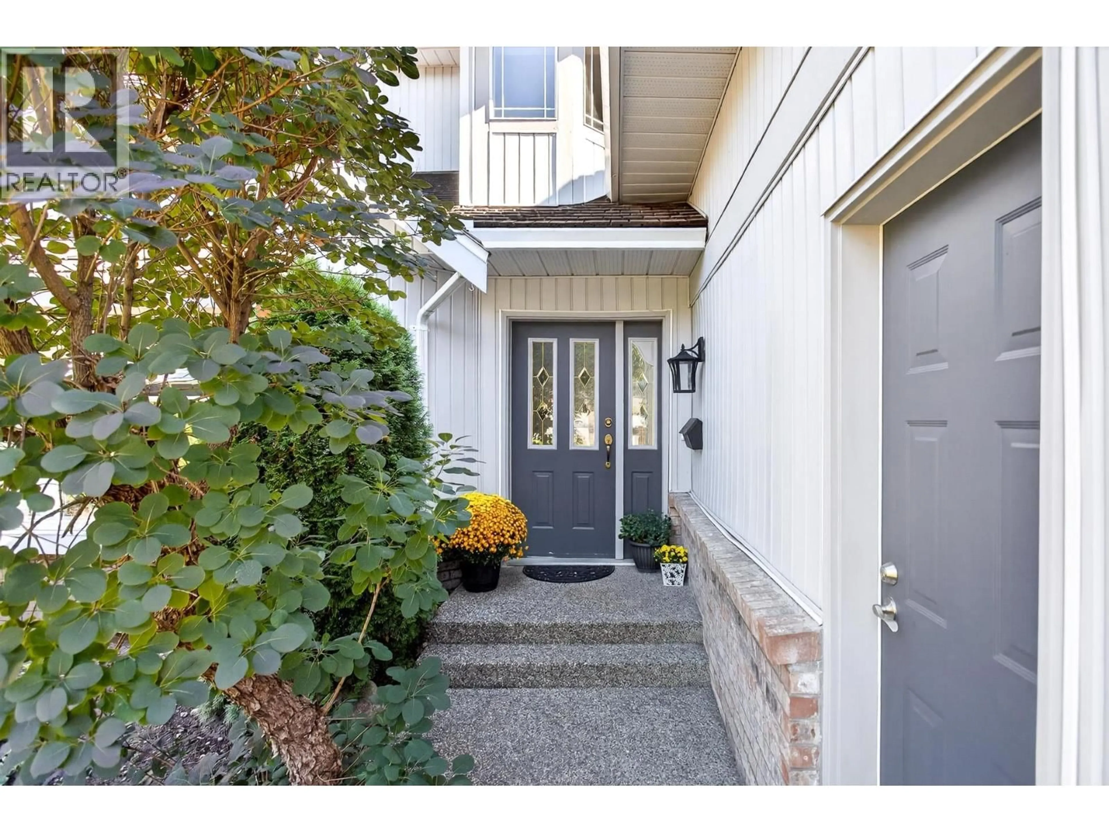 Indoor entryway for 1347 NAPIER PLACE, Coquitlam British Columbia V3B7A3