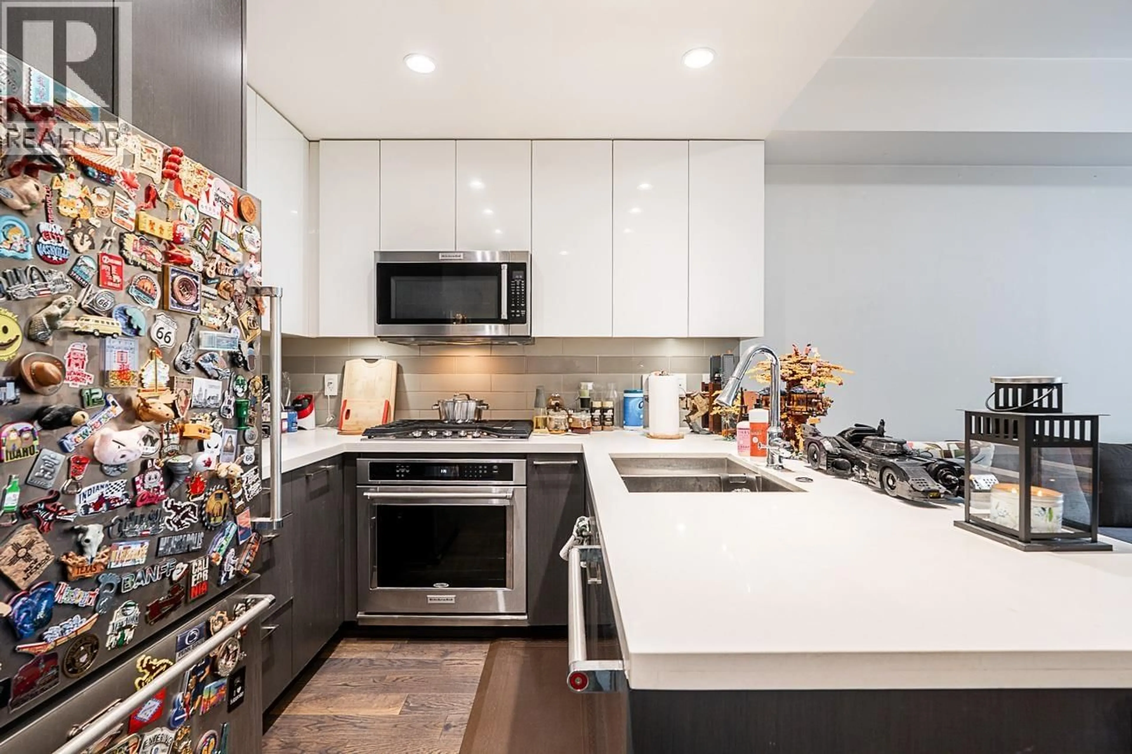 Contemporary kitchen, unknown for 137 - 5311 CEDARBRIDGE WAY, Richmond British Columbia V6X0M3