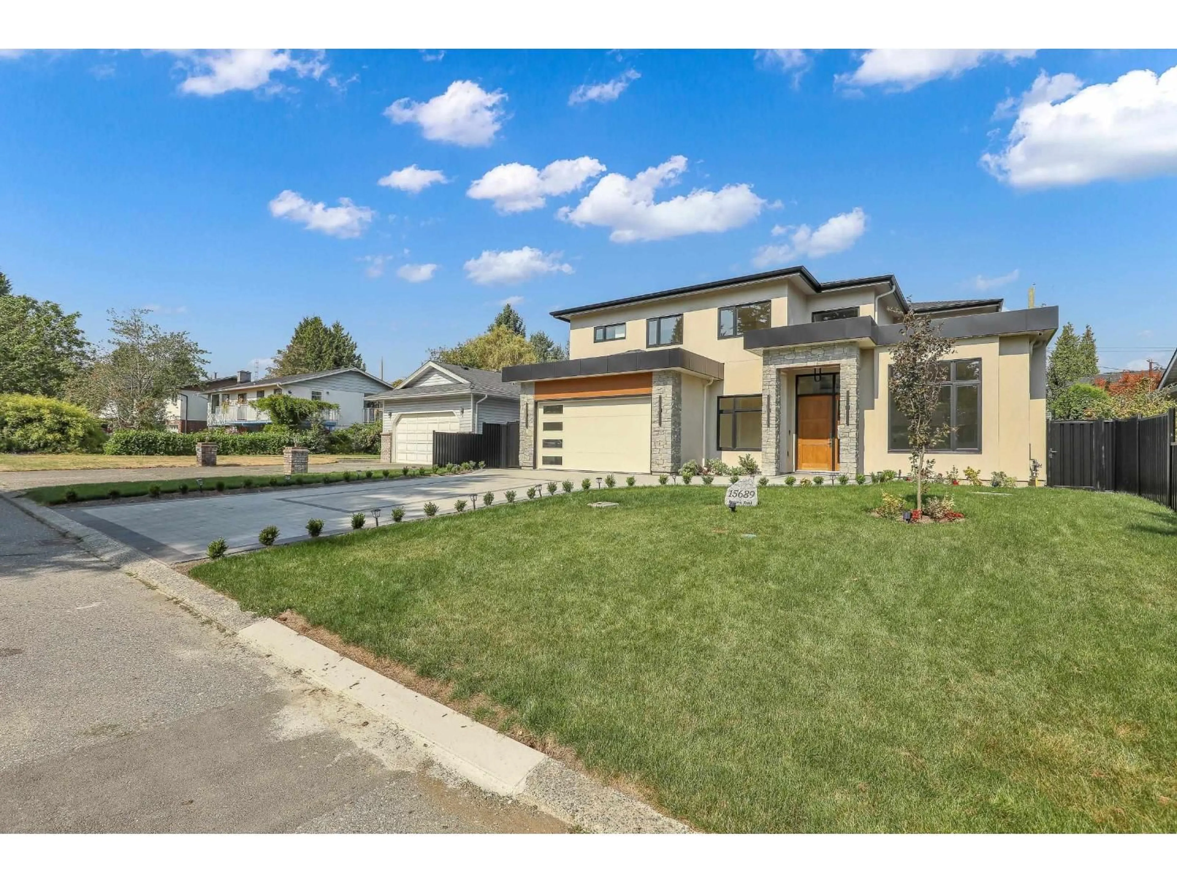A pic from outside/outdoor area/front of a property/back of a property/a pic from drone, street for 15689 BROOME, Surrey British Columbia V4A1Y3
