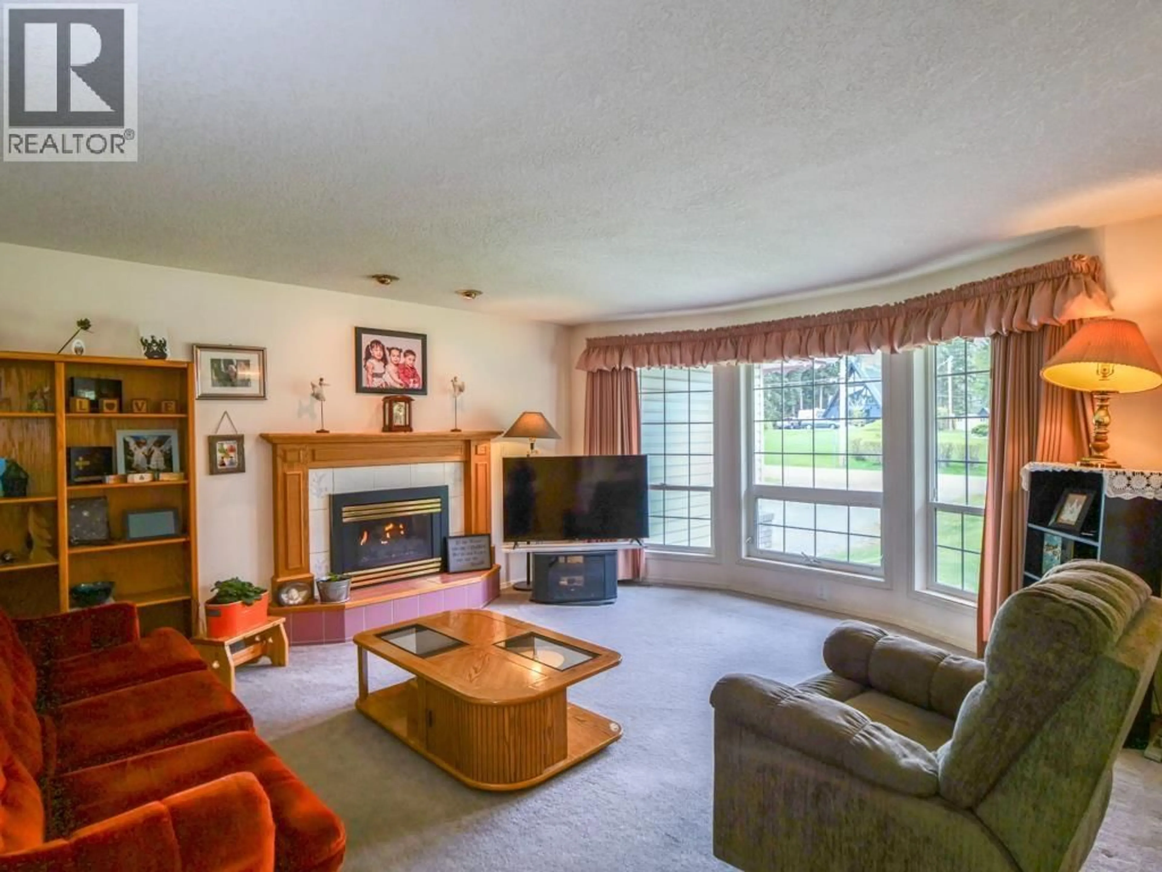 Living room with furniture, unknown for 1002 MAPLE HEIGHTS ROAD, Quesnel British Columbia V2J3X3