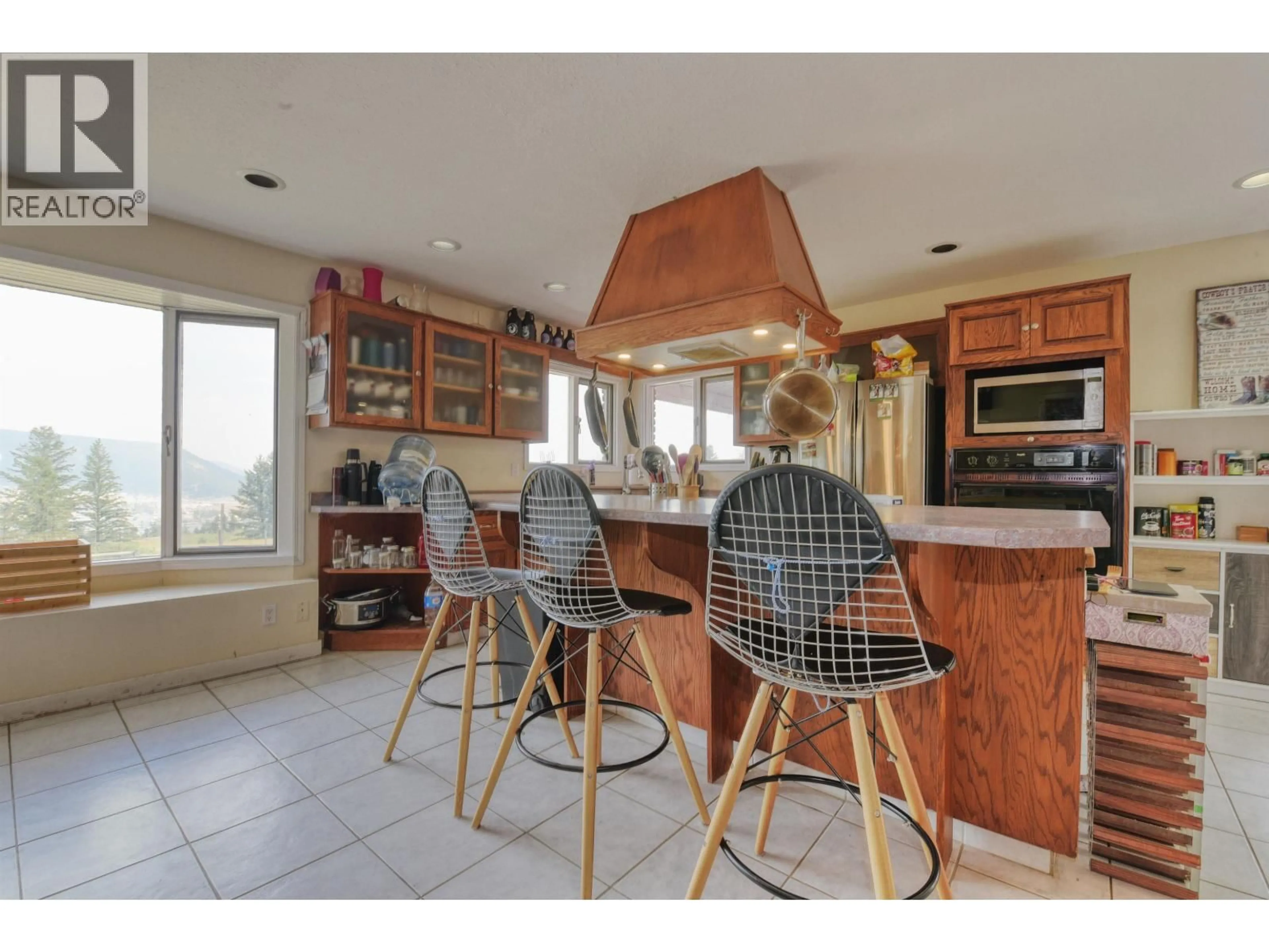 Open concept kitchen, ceramic/tile floor for 400 WOODLAND DRIVE, Williams Lake British Columbia V2G4P9